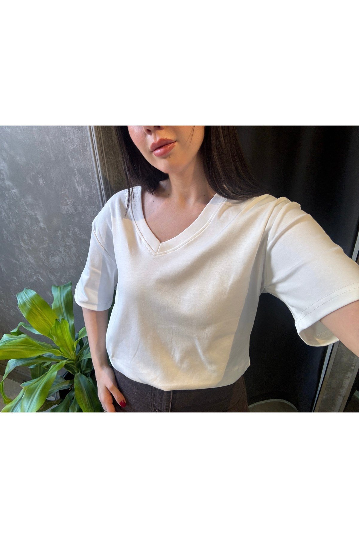 V Yaka Basic Tshirt