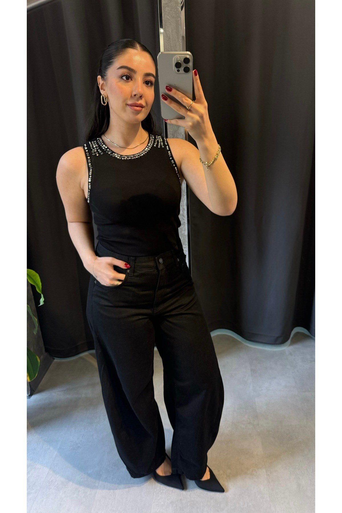 Yaka Ve Kol Taşlı Body