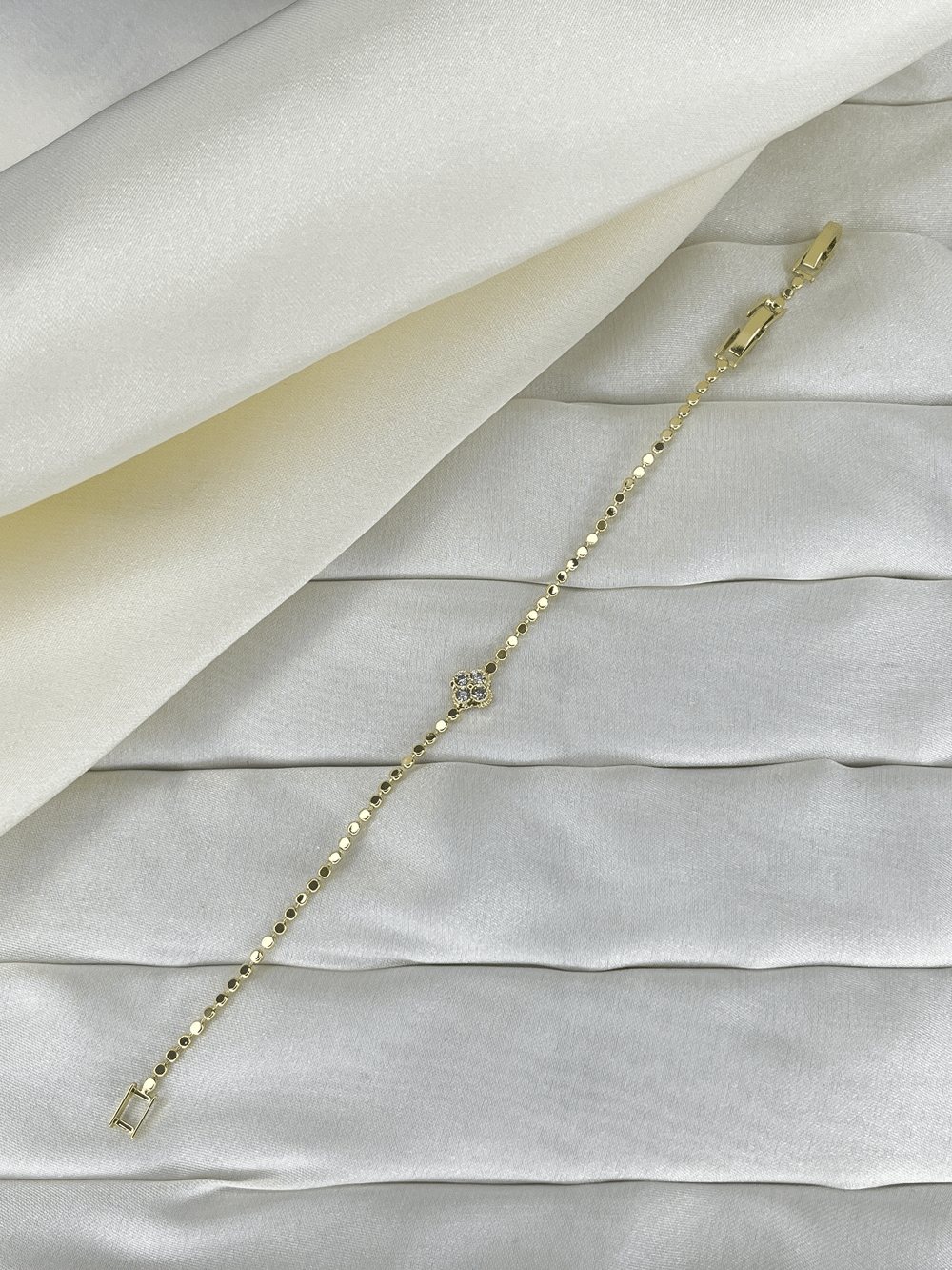 Fashion Jewelry Vip Yonca Detaylı Zirkon Taşlı Kadın Bileklik Gold
