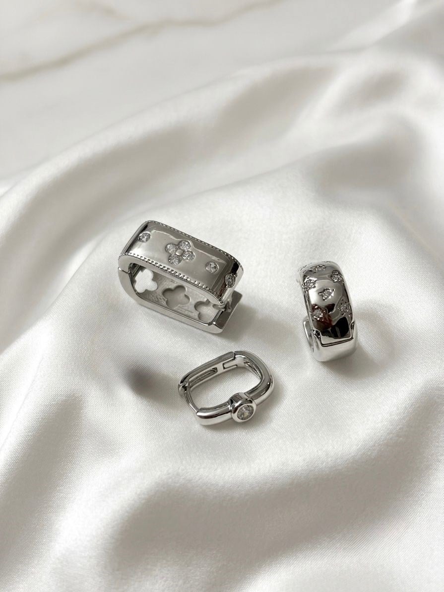 Çiçek Detaylı Üçlü Silver Küpe Seti