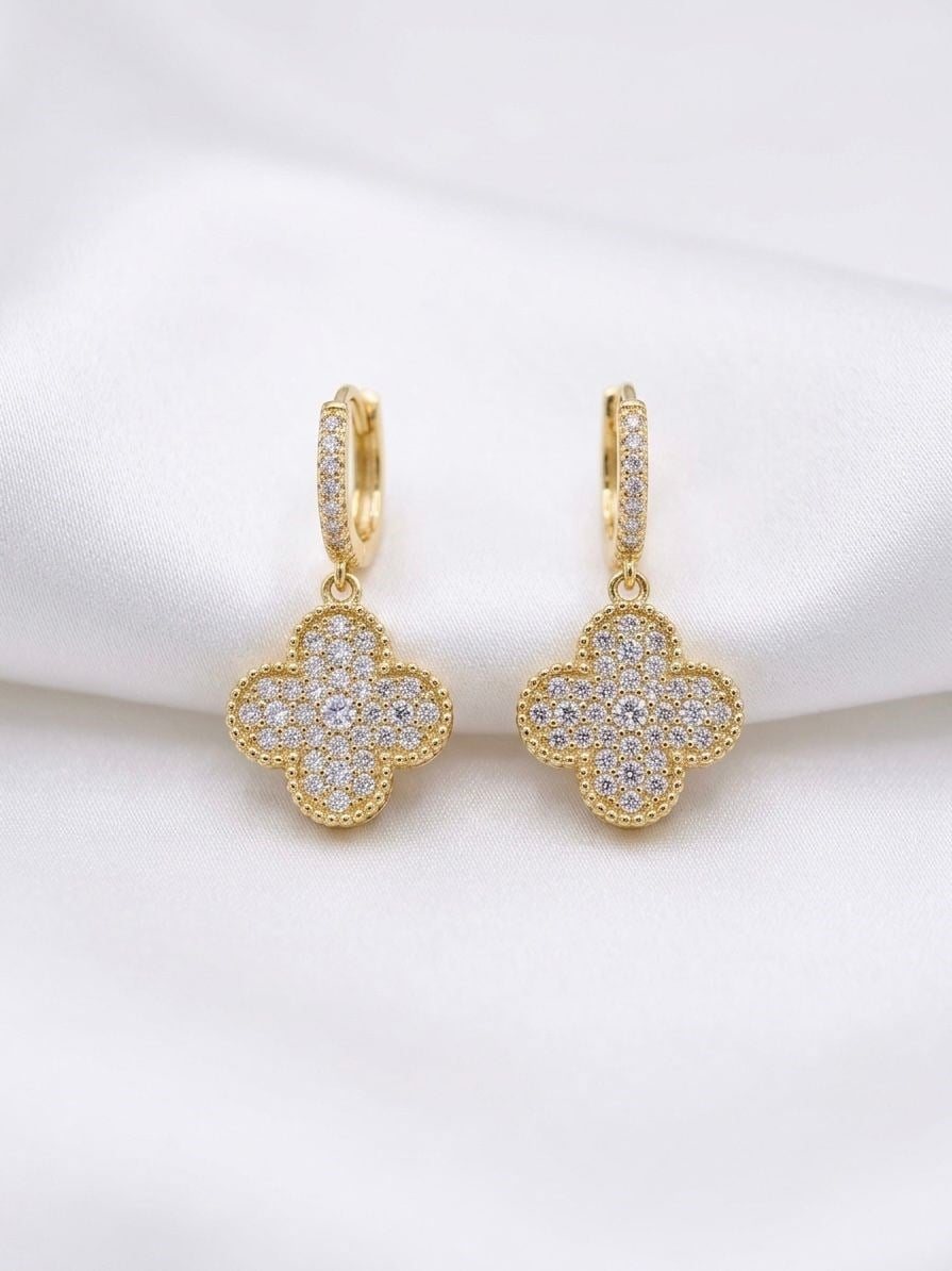 Clf Yonca Sallantılı Gold Küpe