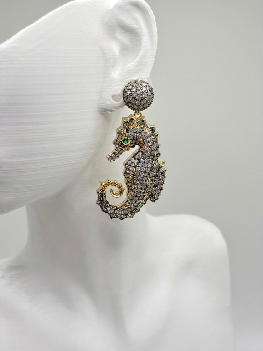 Tasarım Taşlı Sallantılı Deniz Atı Silver Küpe