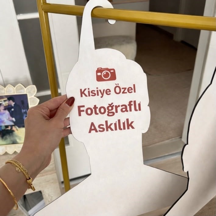 Kişiye özel resimli askılık (ürün ahşaptır)