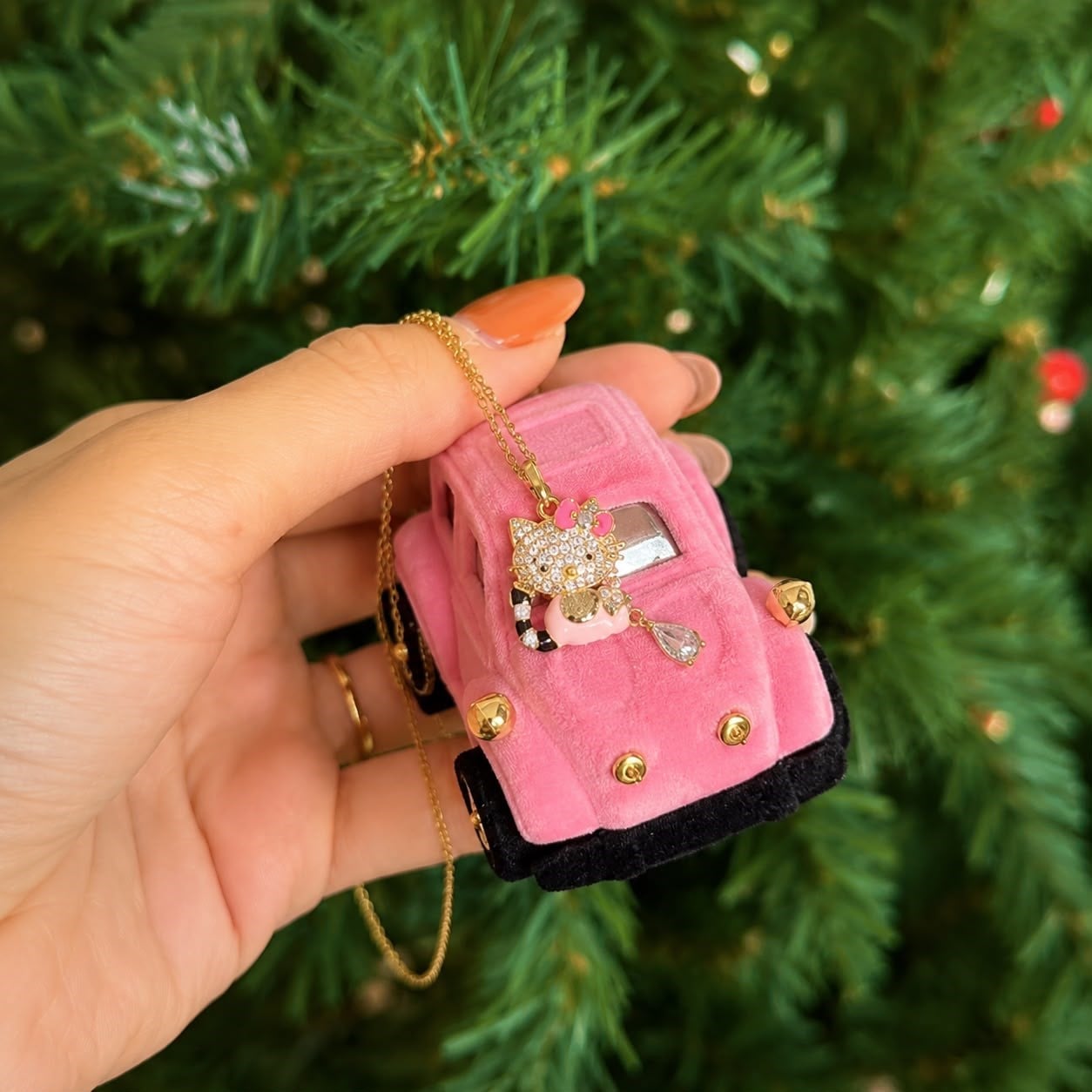 Özel kutusunda hello kitty kolye