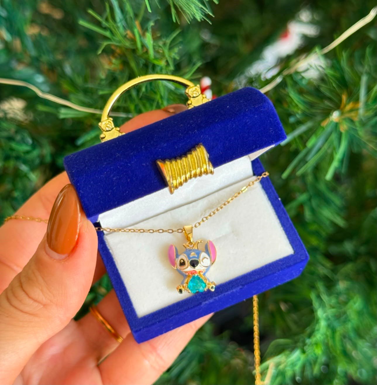 Özel kutusunda stitch kolye