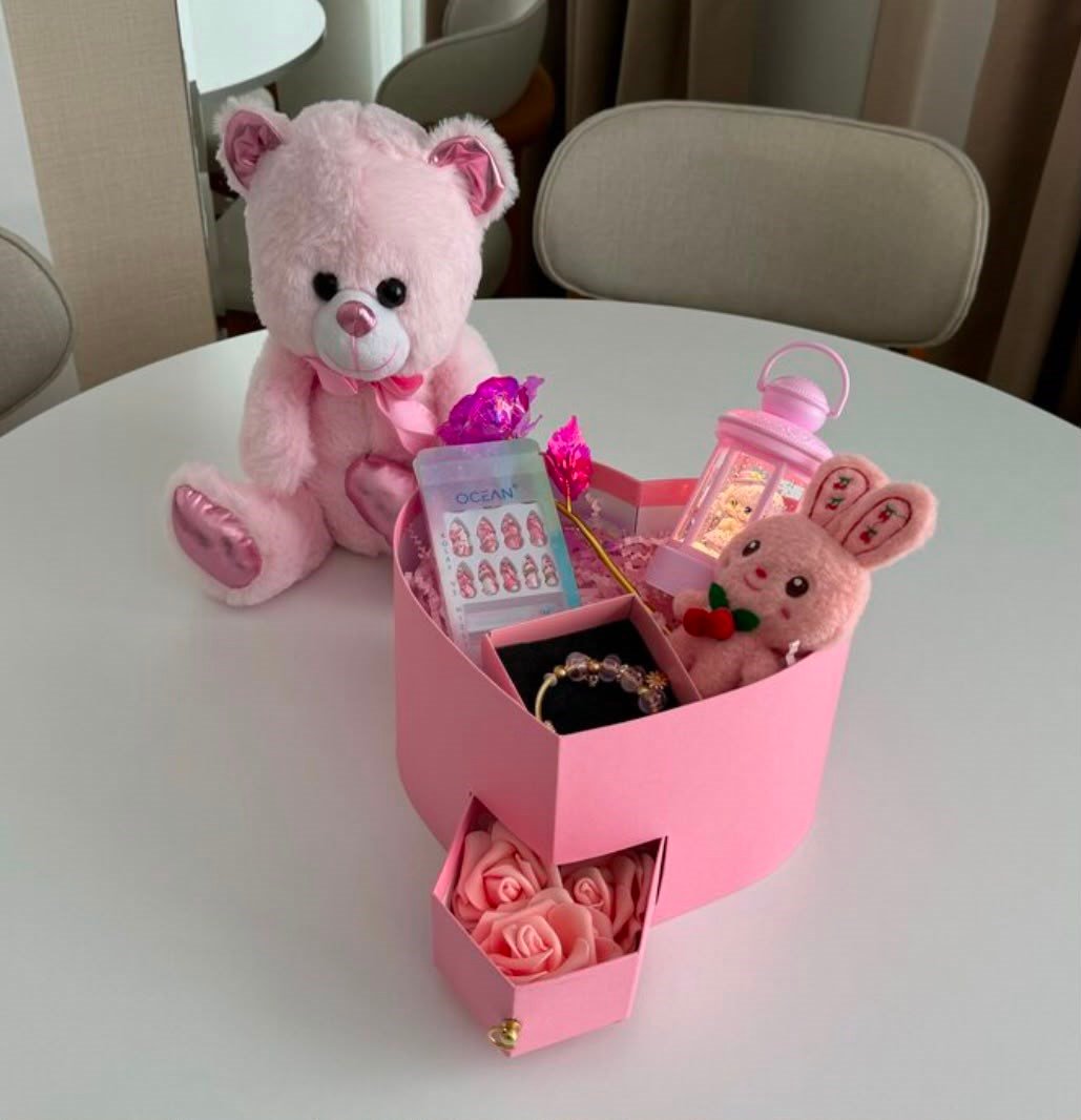 Pembe set (görseldekilerin tamamı)