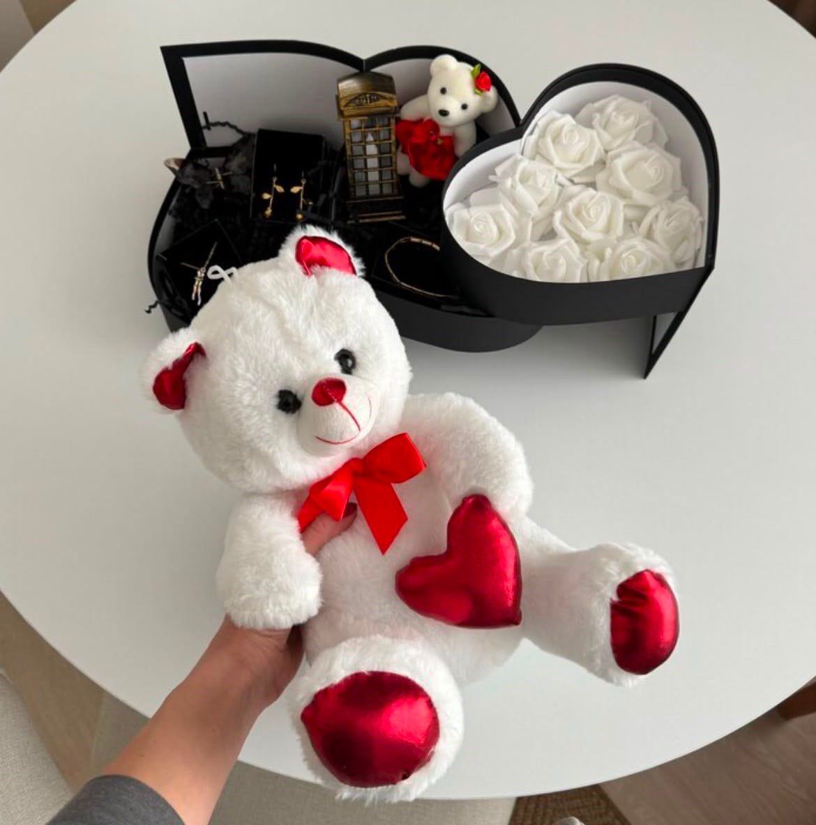 Siyah set (görseldekilerin tamamı)
