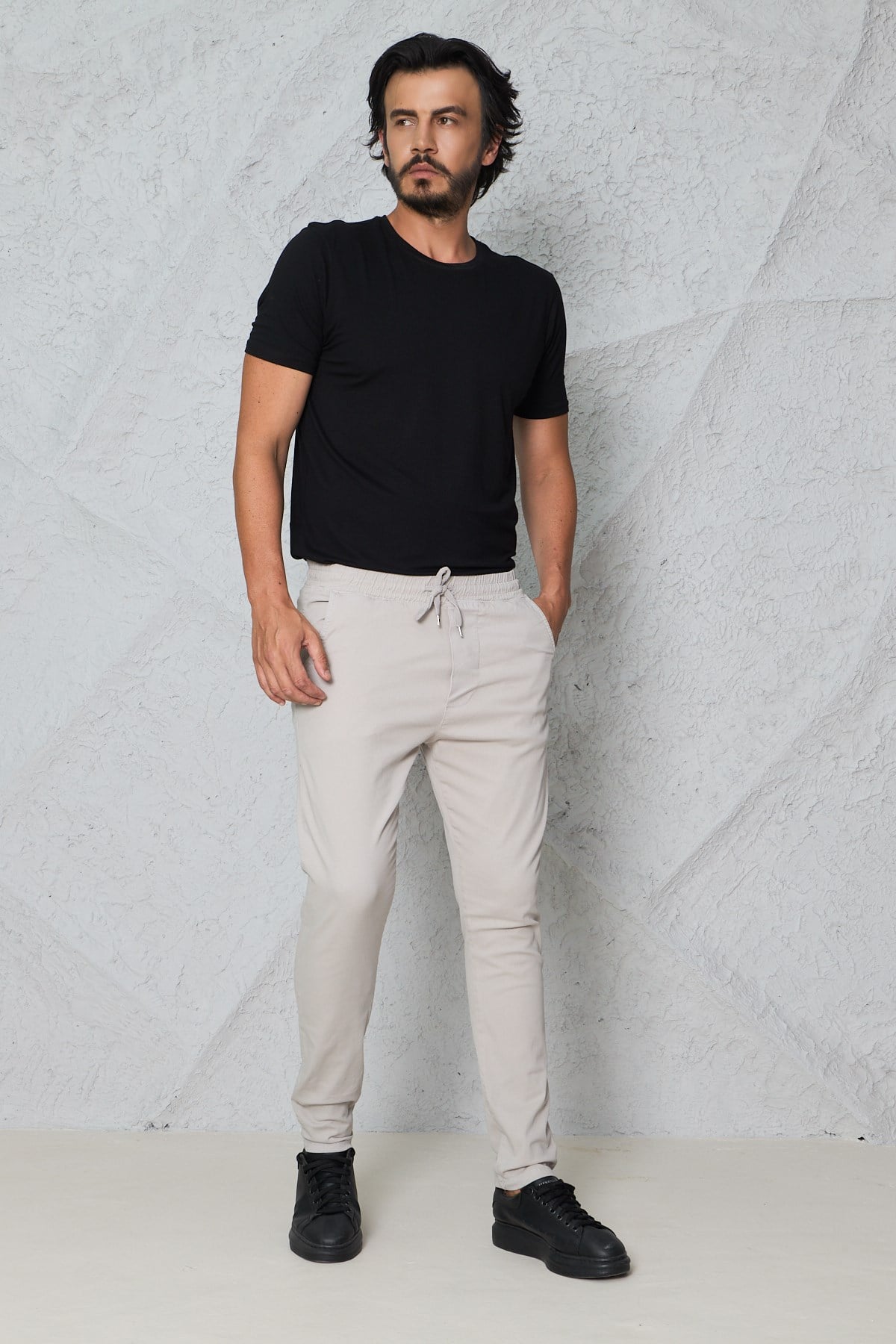 Erkek Krem Jogger Pantolon – Rahat Kesim, Bağcıklı, Mevsimlik Günlük Kullanım