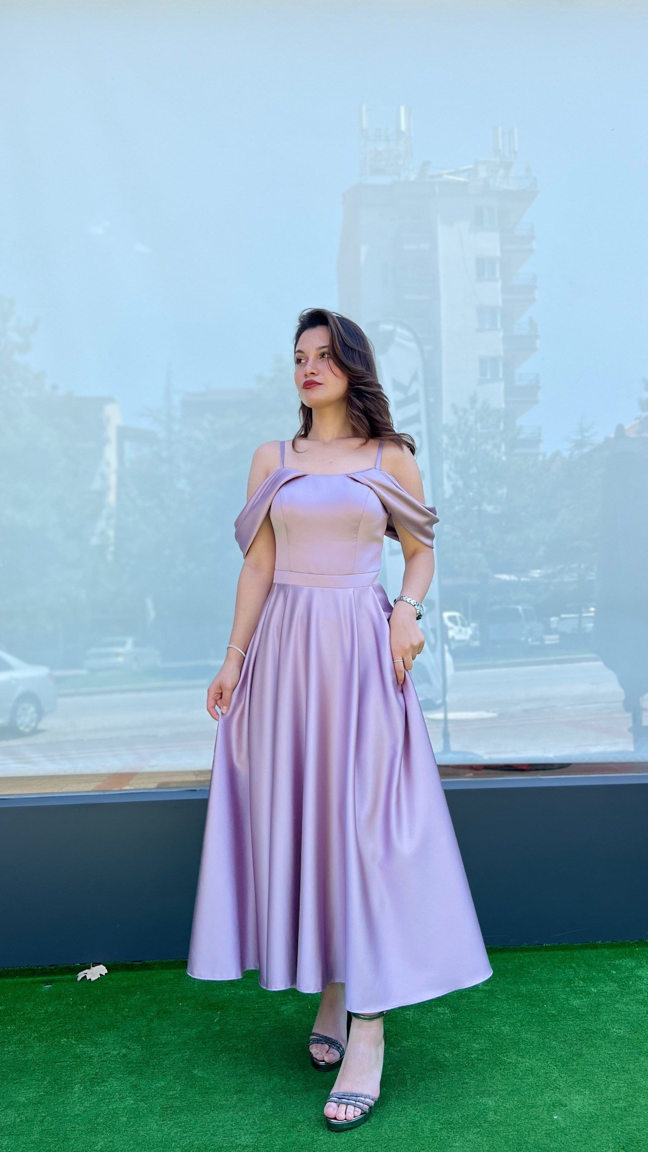 Lila Saten Maxi Boy Kısa Abiye