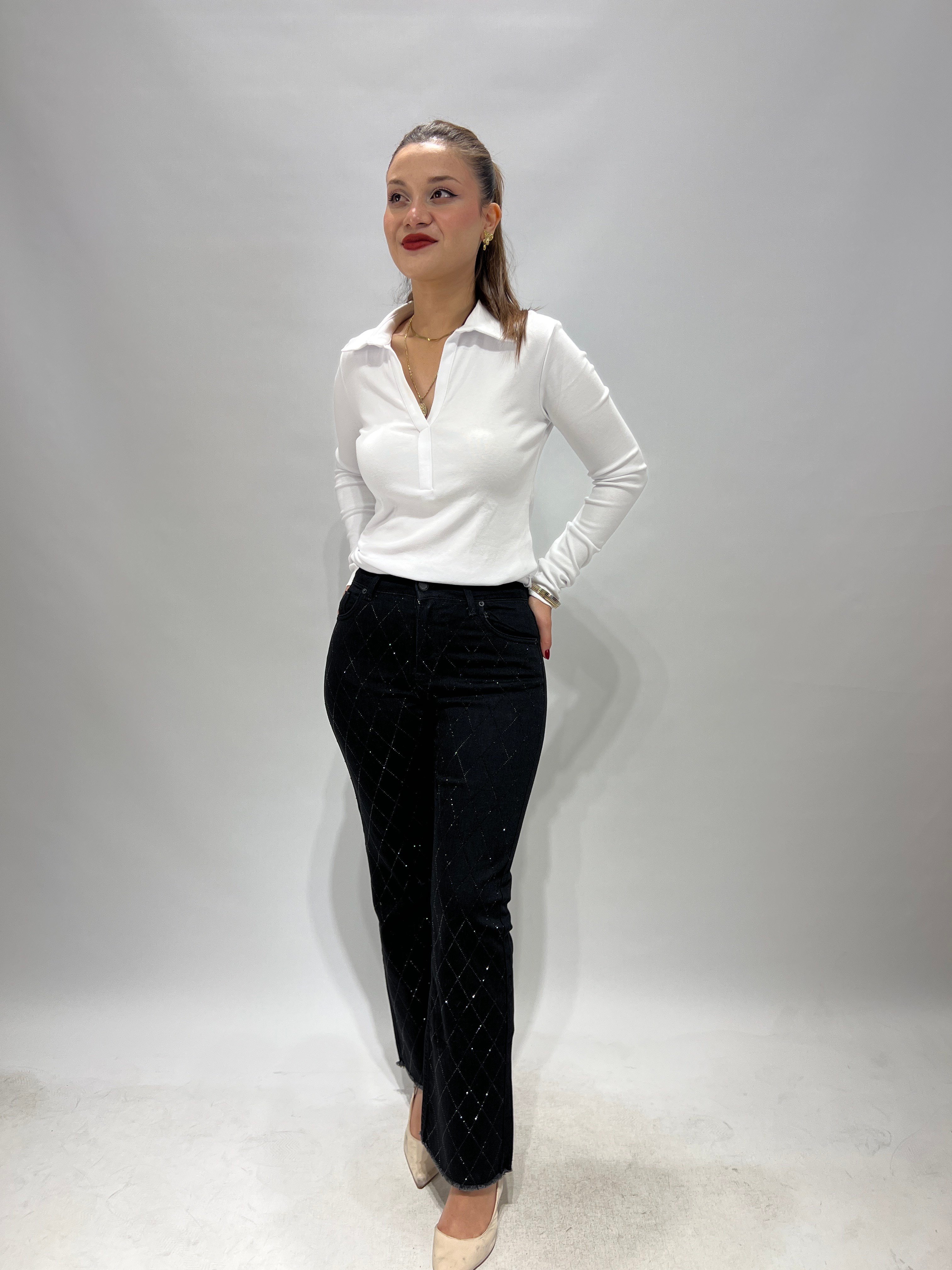 Taşlı Baklava Detaylı Siyah Mini Flare Jean