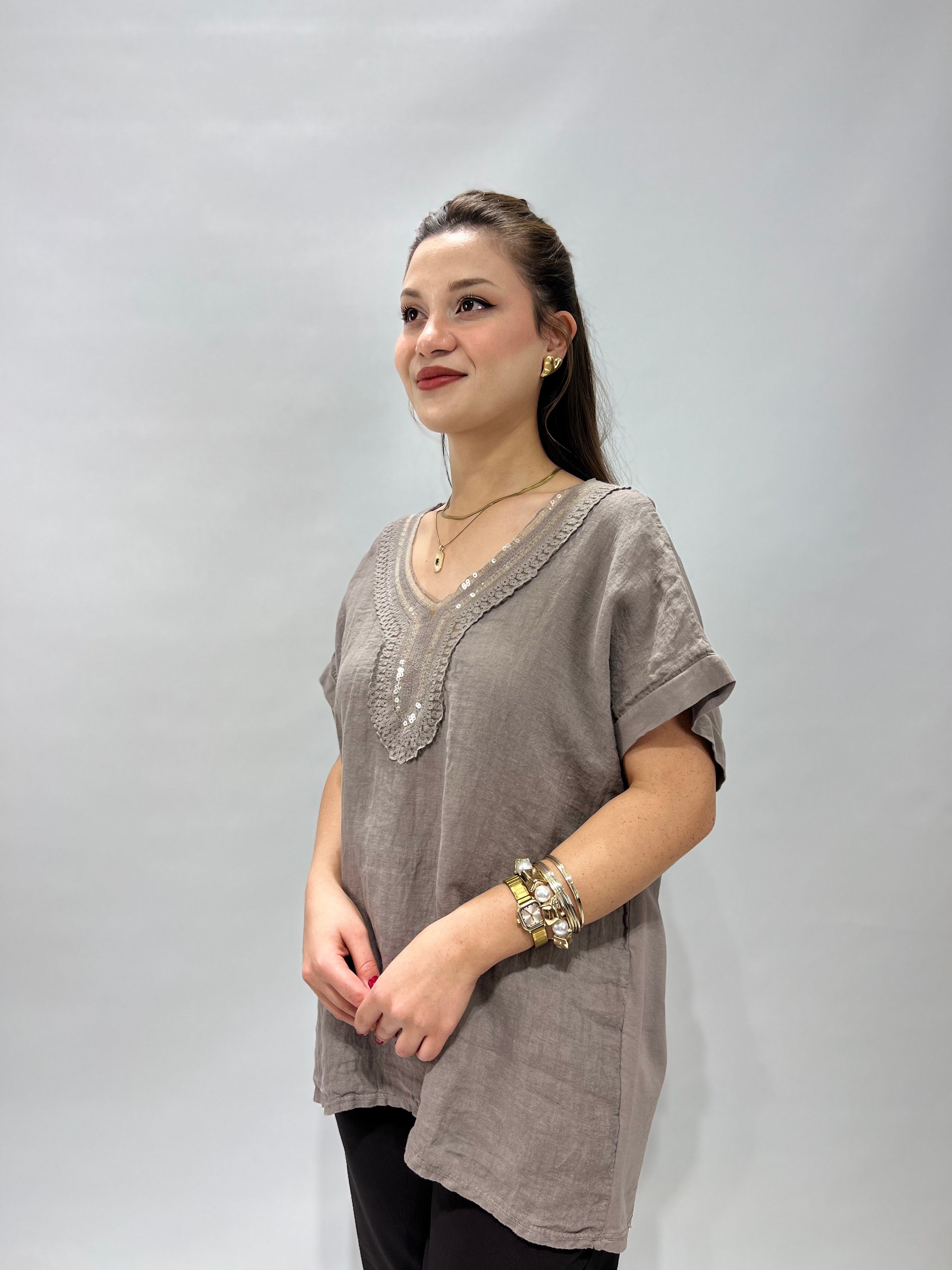 Yaka Nakışlı Keten Bluz VİZON