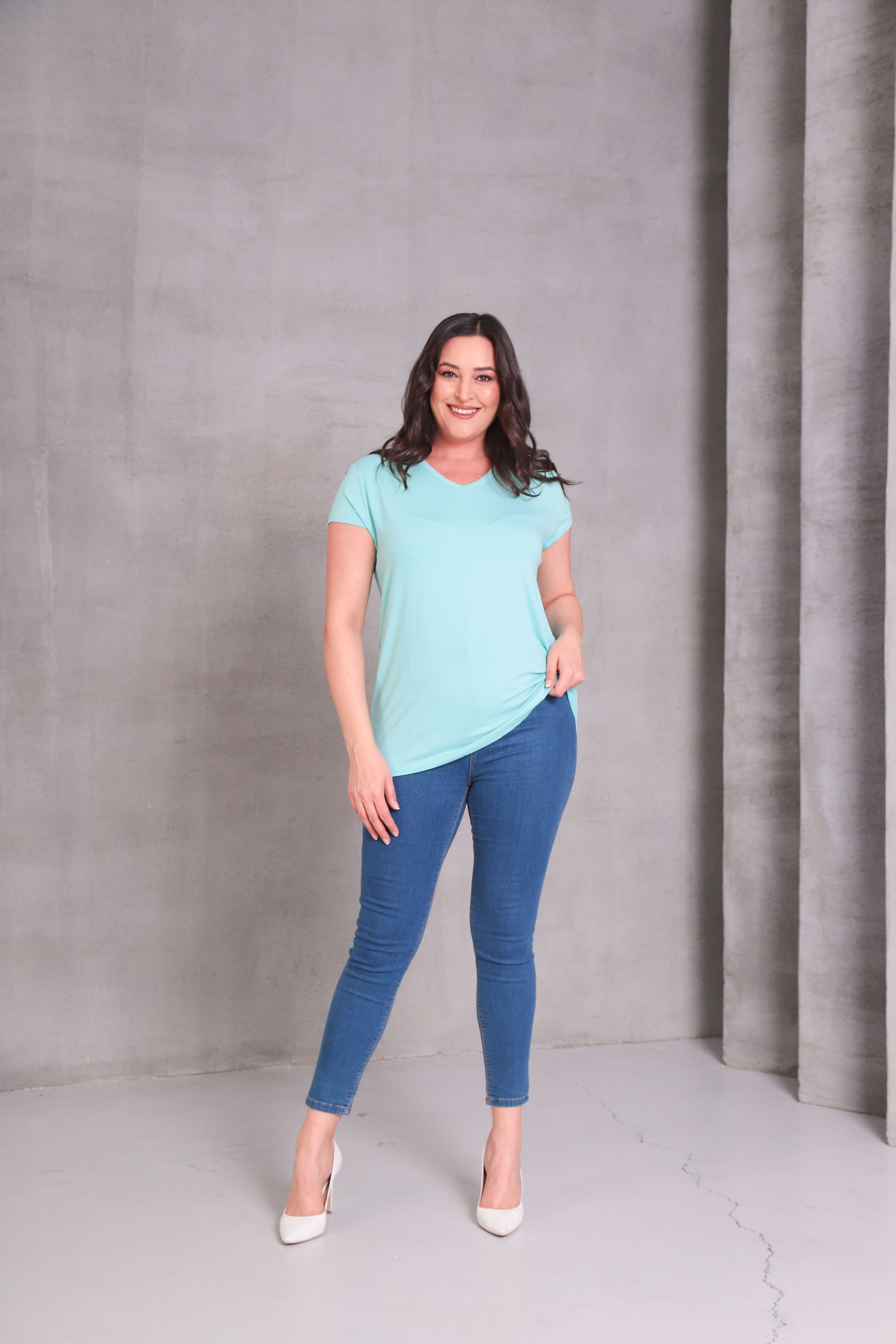 1112 V Yaka Basic Tshirt