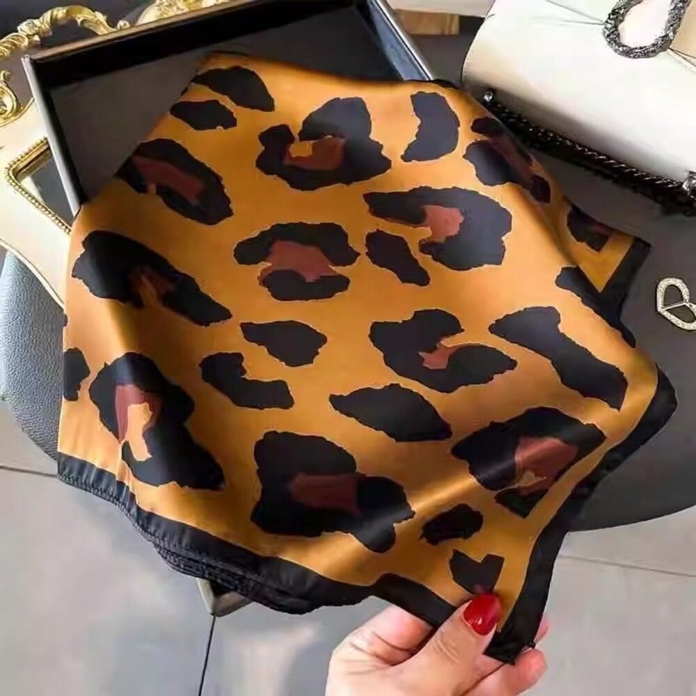 70x70 FULAR LEOPAR DESENLİ