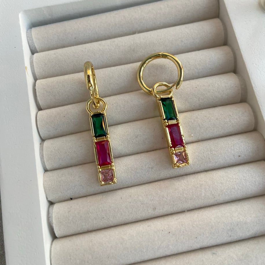 RENKLİ TAŞLI SALLANTILI GOLD KÜPE