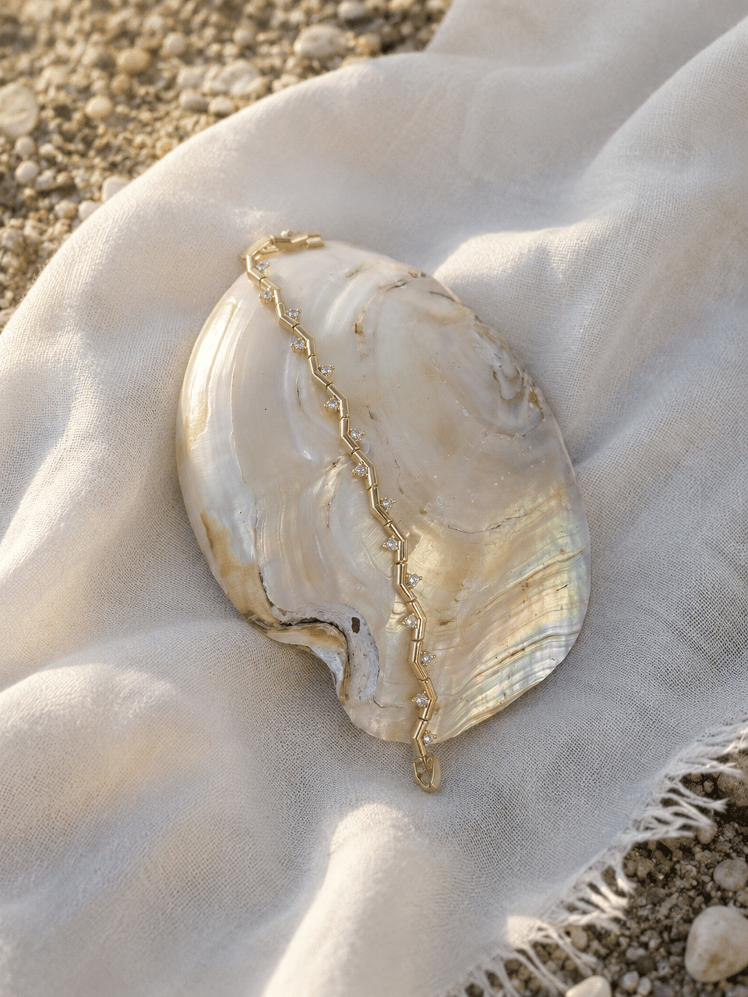 Soreya Zirkon Taşlı Geometrik Gold Bileklik
