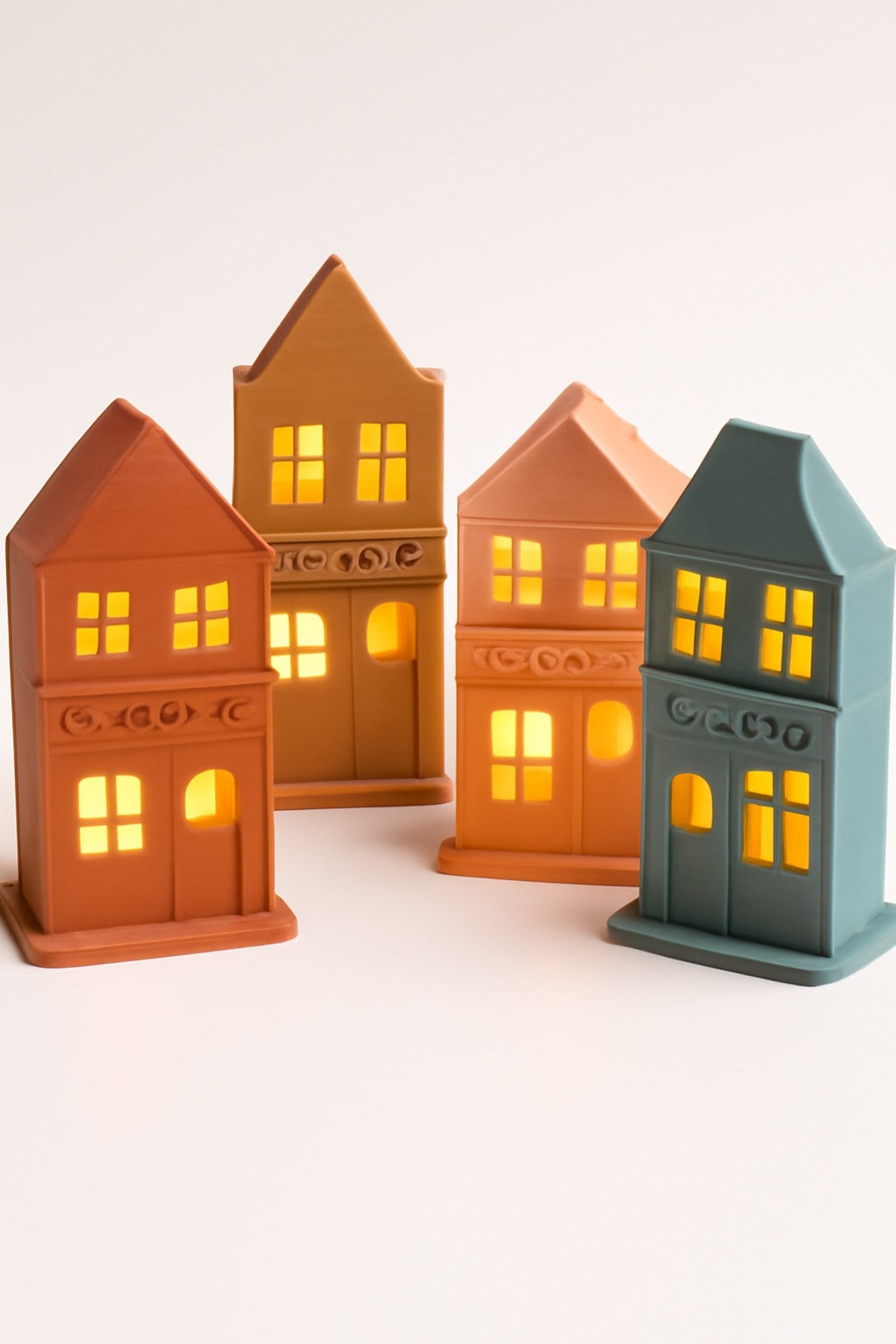 3 Adet Dekoratif Aydınlatma Mumluk Küçük Şehir Set Plastiktir. Tea Light Mum Dahildir.