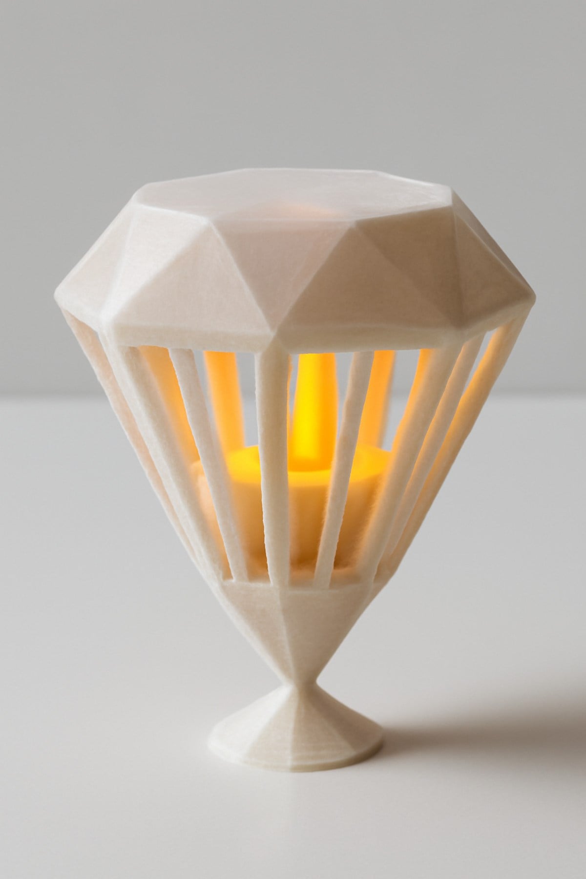Dekoratif Aydınlatma Mumluk Elmas Cıtalı Mumluk Plastiktir. Tea Light Mum Dahildir.