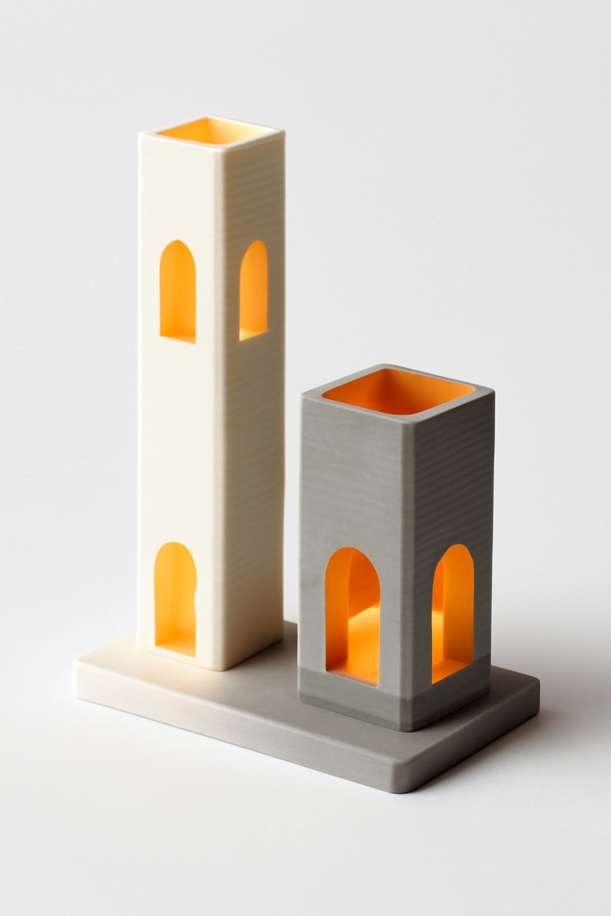 Dekoratif Aydınlatma Mumluk Iki Kule Mumluk Plastiktir. Tea Light Mum Dahildir.