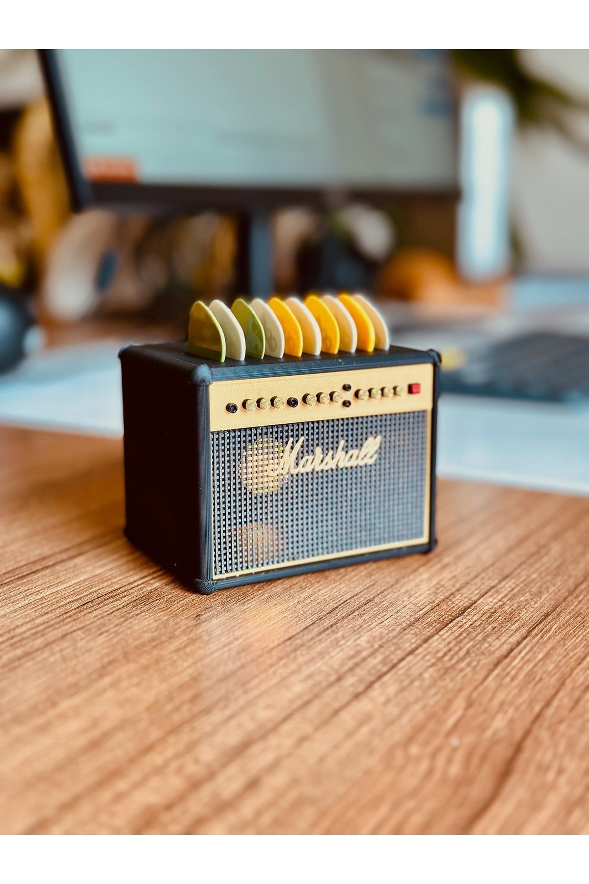 Işıklı MRSHLL Gitar Pena Tutucu