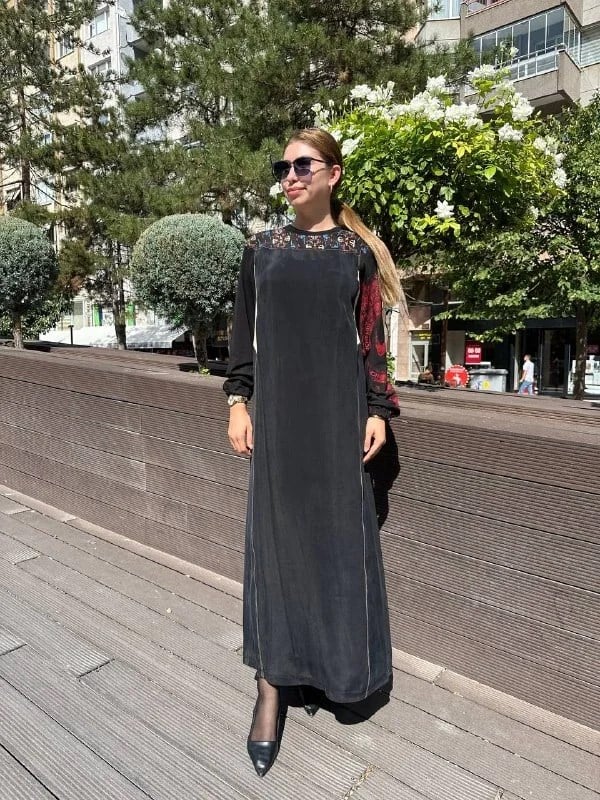Misswhence 36818 Siyah Üst Kısmı Desenli İpek Elbise