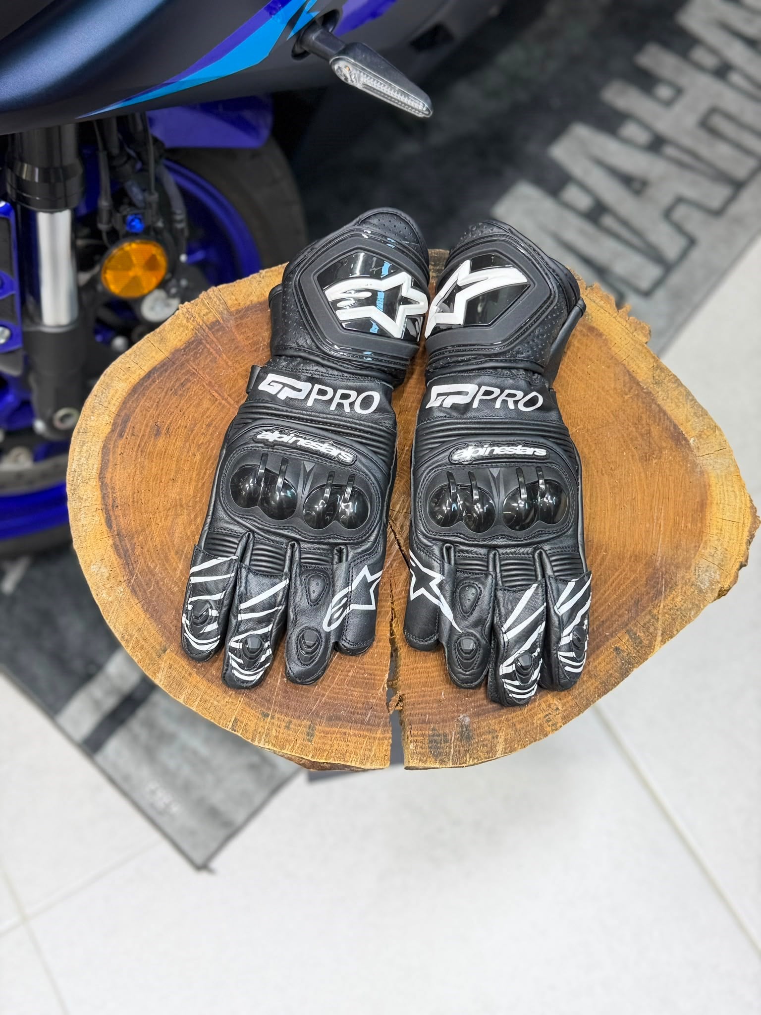 Alpinestars Deri Eldiveni Gp Pro Siyah-Beyaz
