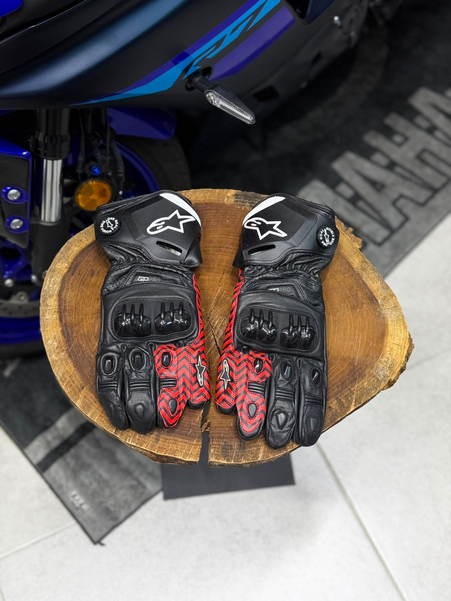 Alpinestars Deri Eldiveni Kırmızı Çizgili