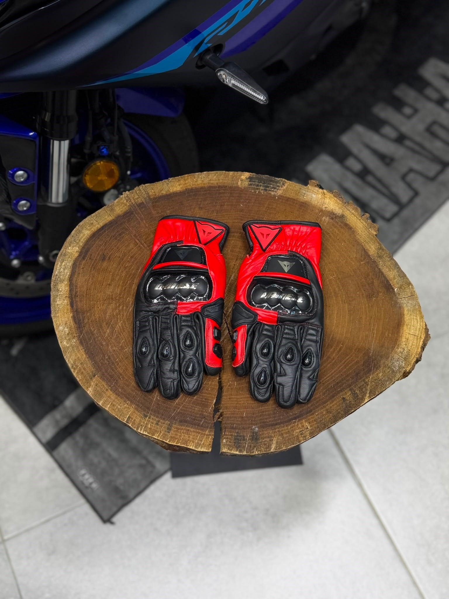 Dainese Deri Eldiveni Kırmızı Bileksiz
