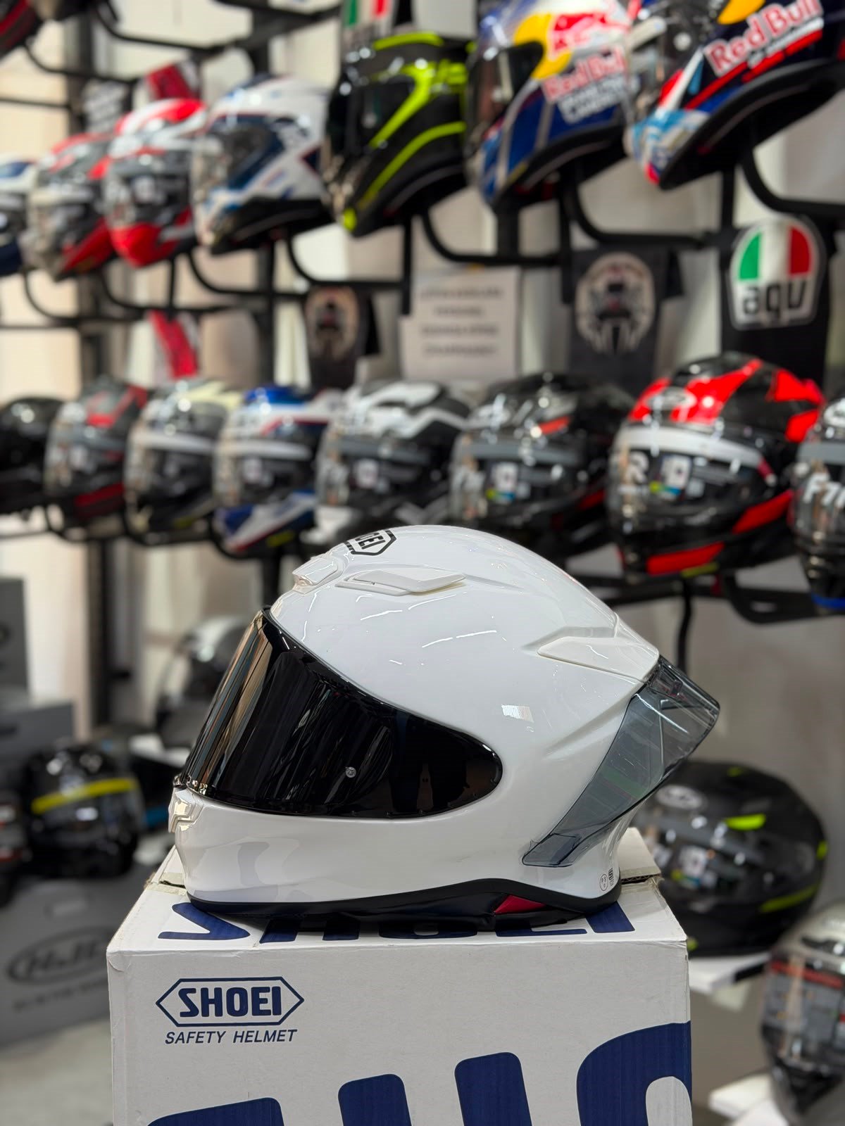 Shoei Z8 Beyaz