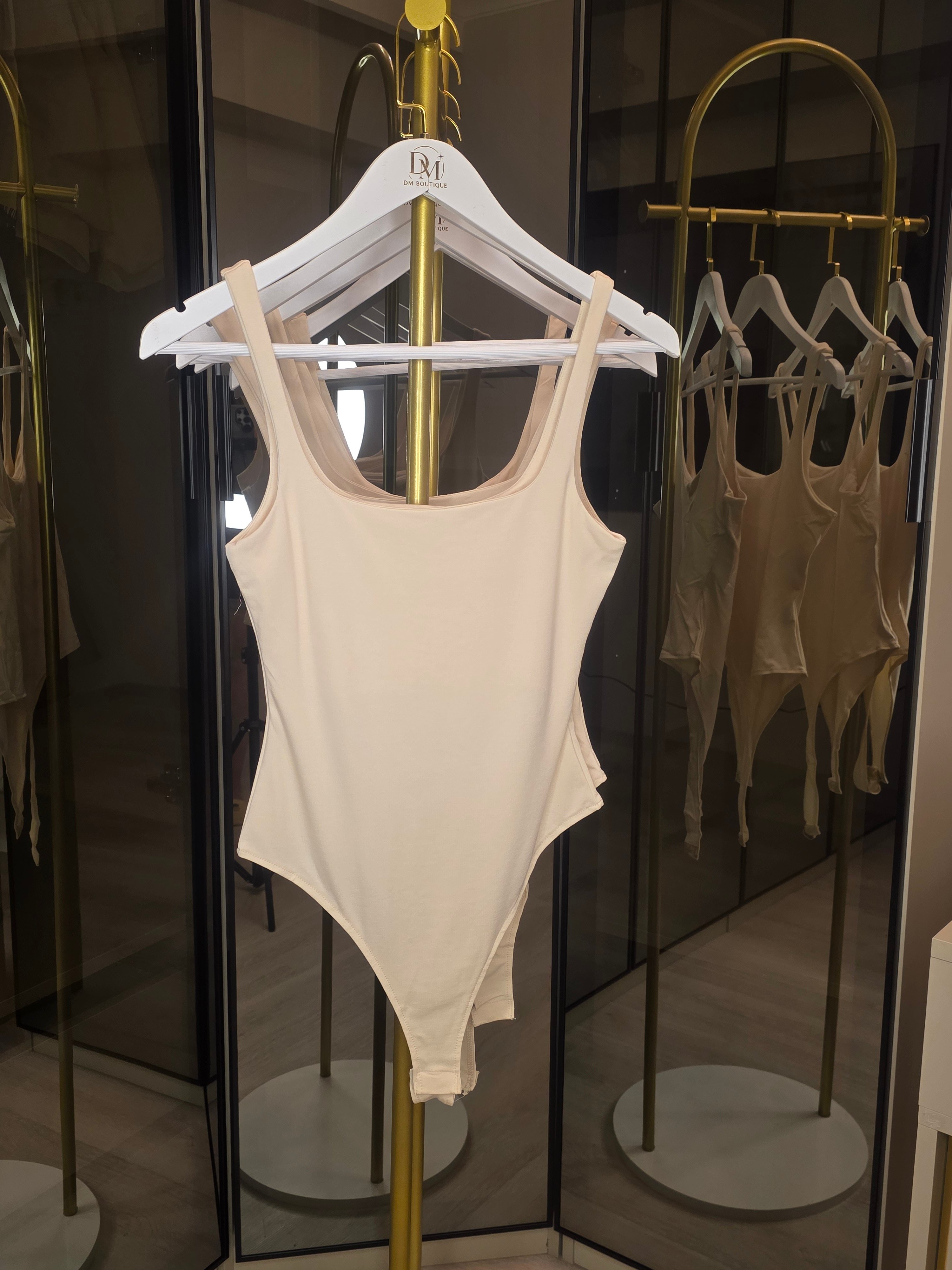 AÇIK YAKA BEJ BODYSUIT