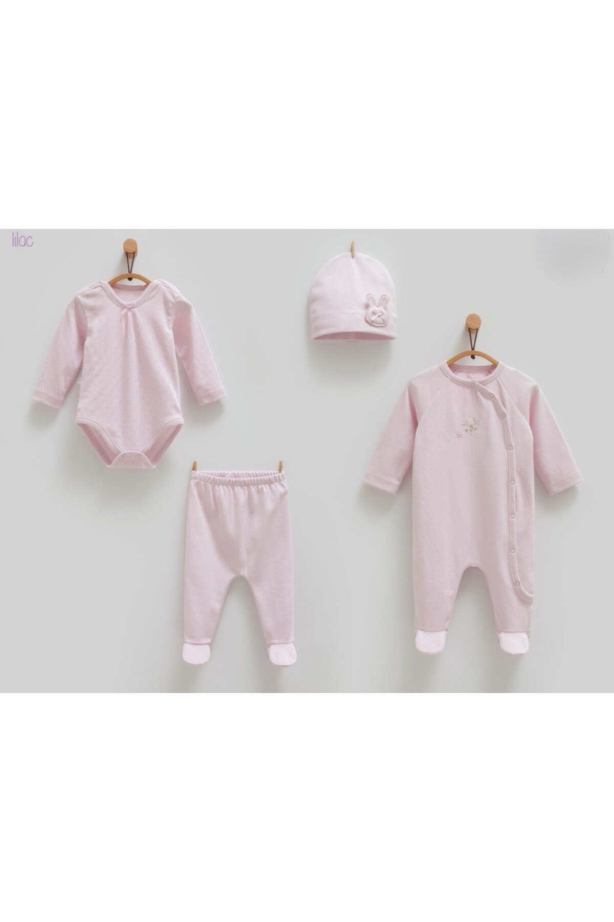 HASTANE ÇIKIŞI KIZ BEBEK 4 LÜ ZIBIN SETİ (BODY TULUM PANTOLON ŞAPKA ) ÇİÇEK DETAYLI