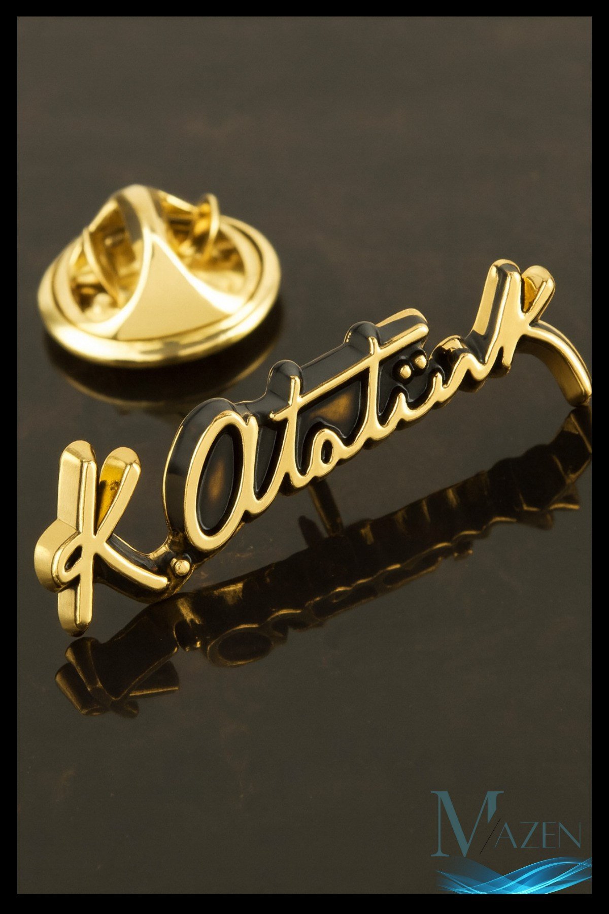 Atatürk İmzalı Yaka Rozeti | Altın Renk | Metal Kararmaz | Kadın Erkek Takı Aksesuar | Rozet