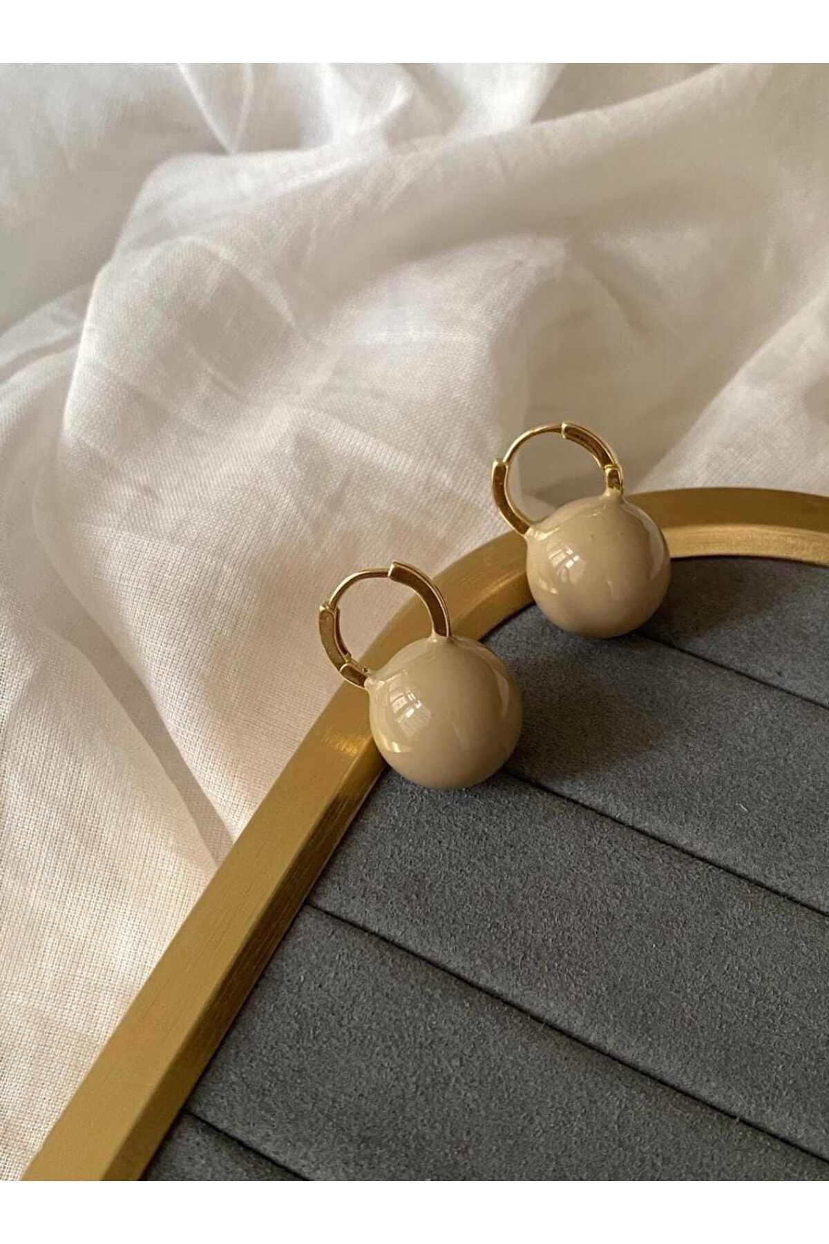 Bej topcuk gold küpe