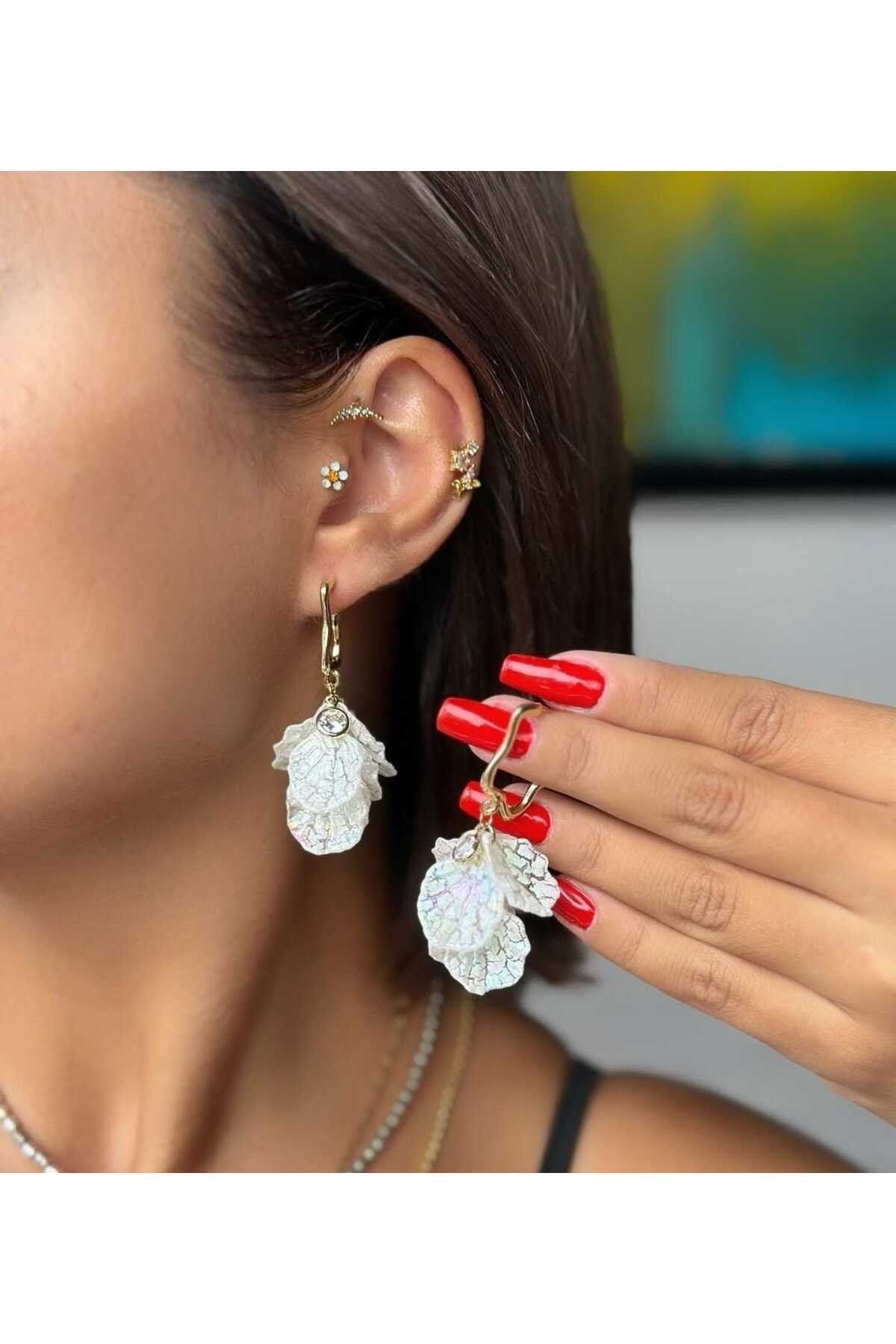 Beyaz yaprak gold küpe