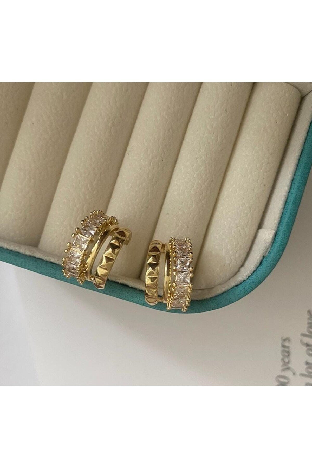 Gold taş detay küpe
