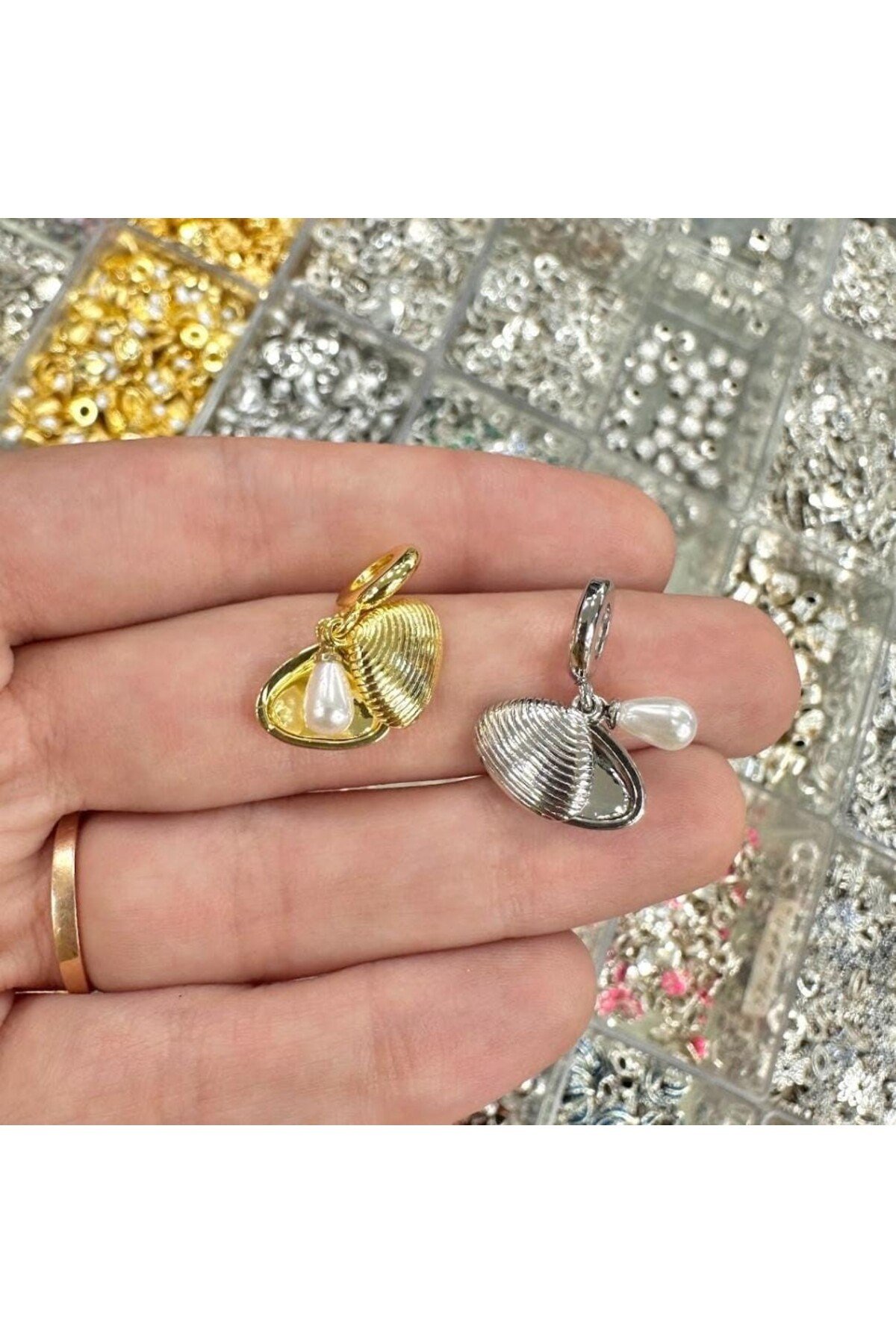 İnci gold charm