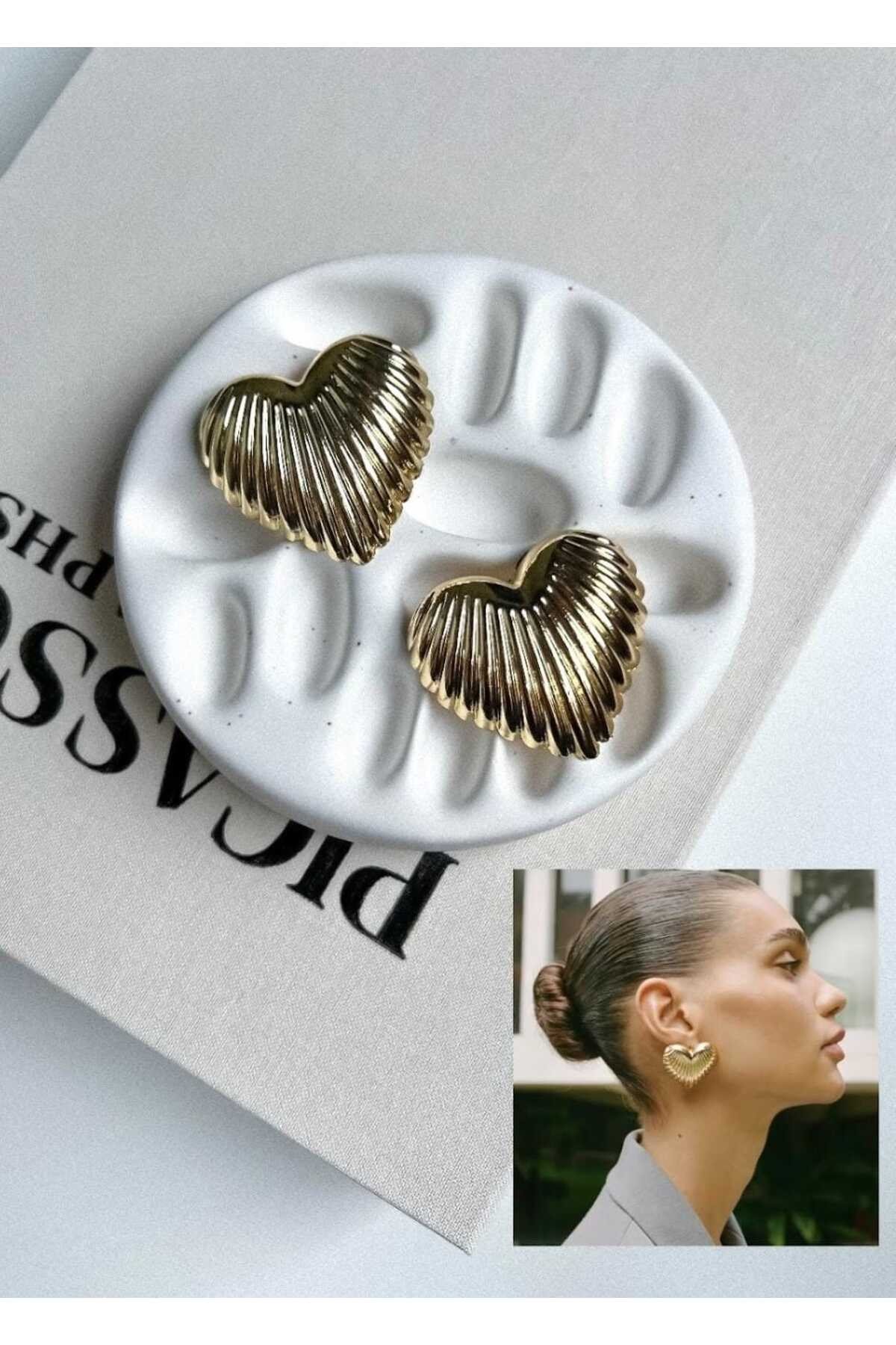 Kalp cizgili gold küpe