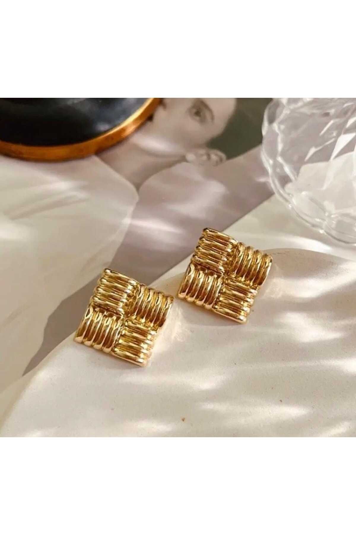Kare çizgili küpe