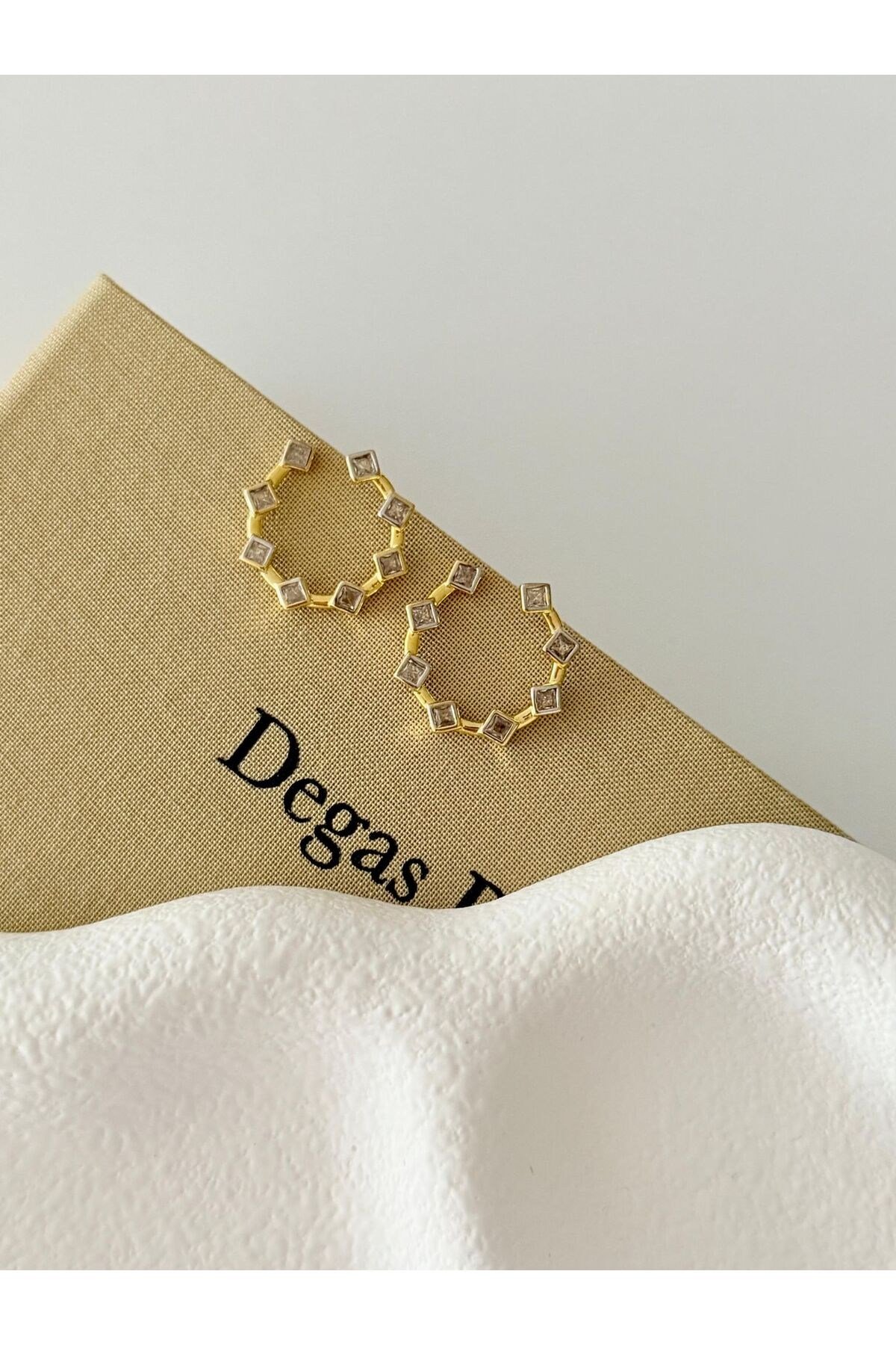 Mini taş gold küpe