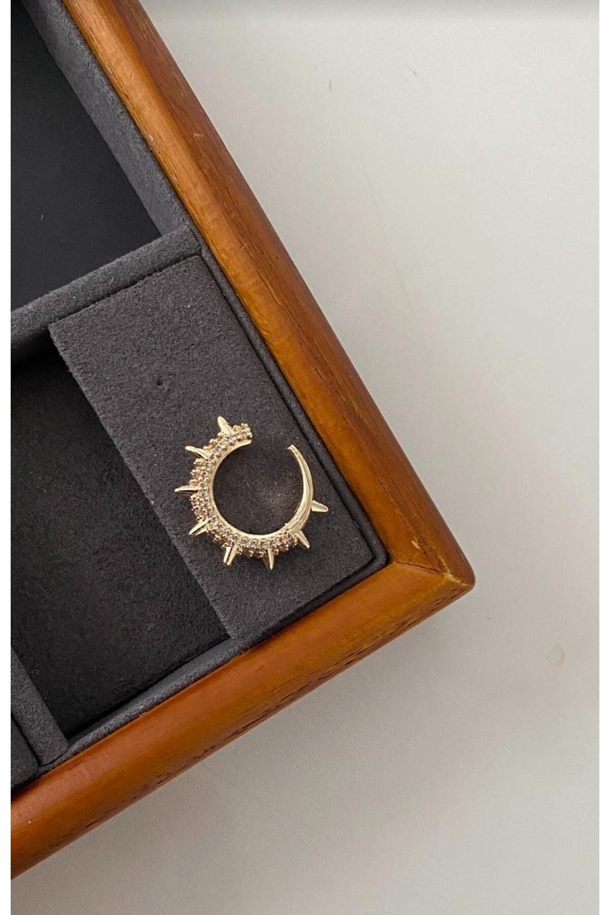 Taş detay earcuff kıkırdak küpe