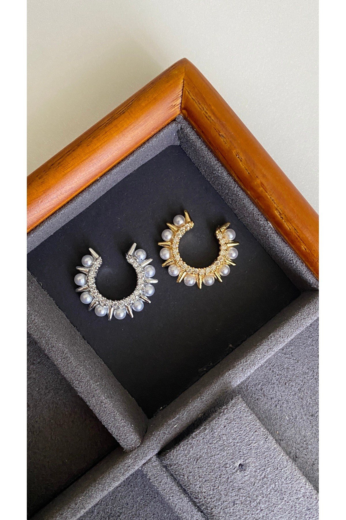 Taş detaylı (Earcuff) kıkırdak küpe