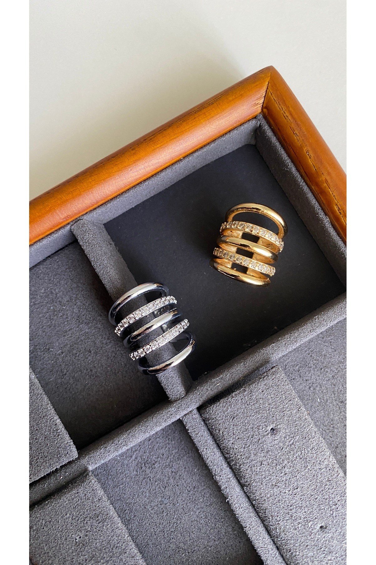 Taşlı çizgili (Earcuff) kıkırdak küpe
