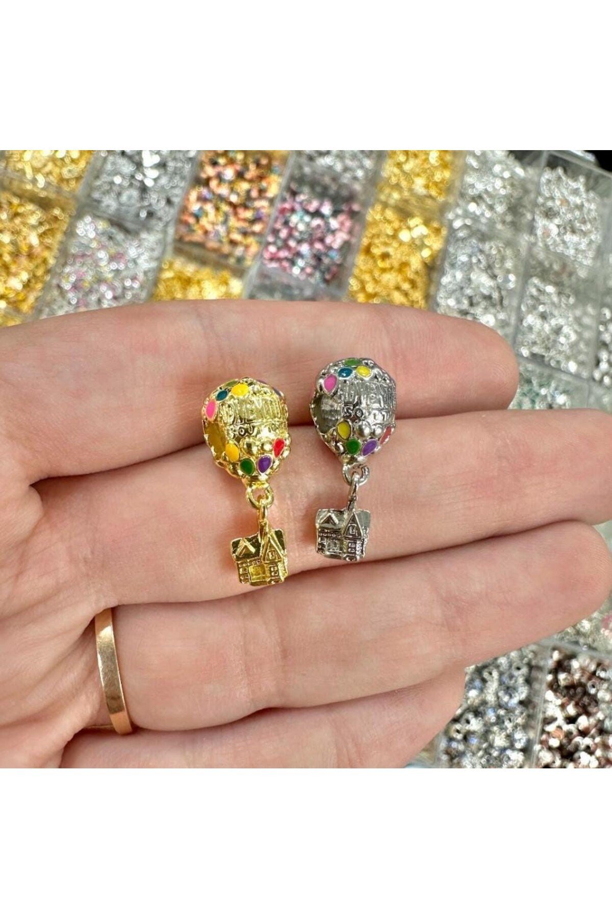 Uçan balon ev charm