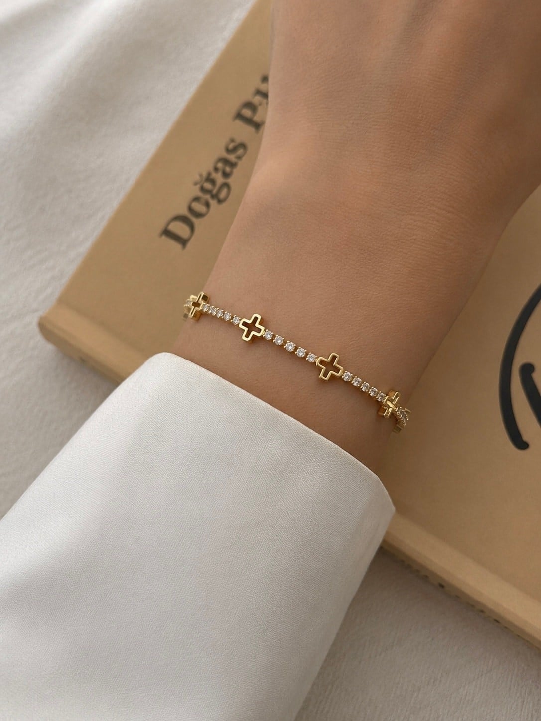 14K Altın Kaplama Özel Seri Yonca Detaylı Taşlı Gold Bileklik