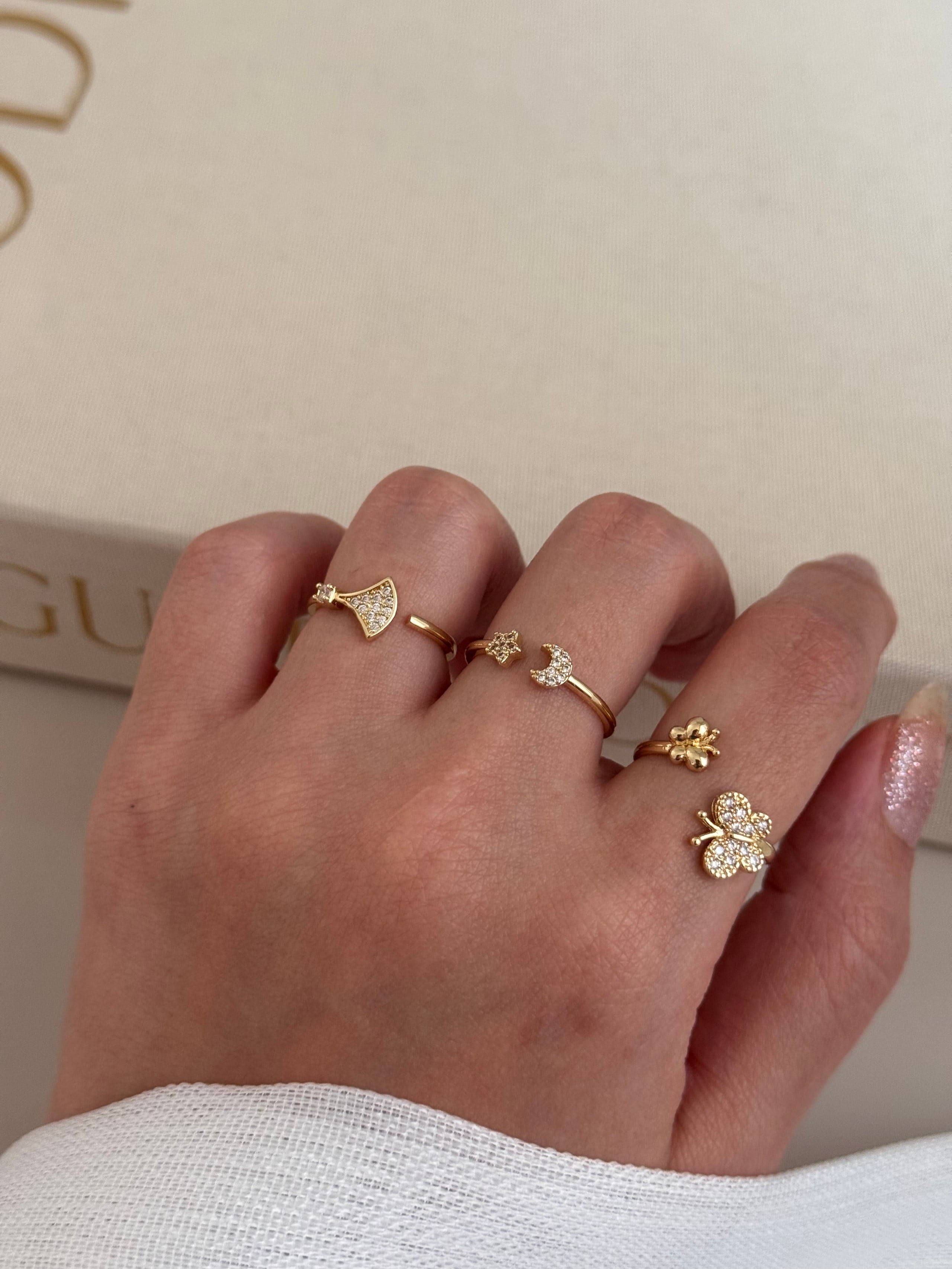 3’lü Ayarlanabilir Gold Figürlü Yüzük Seti – Melek, Ay-Yıldız ve Kelebek Detaylı