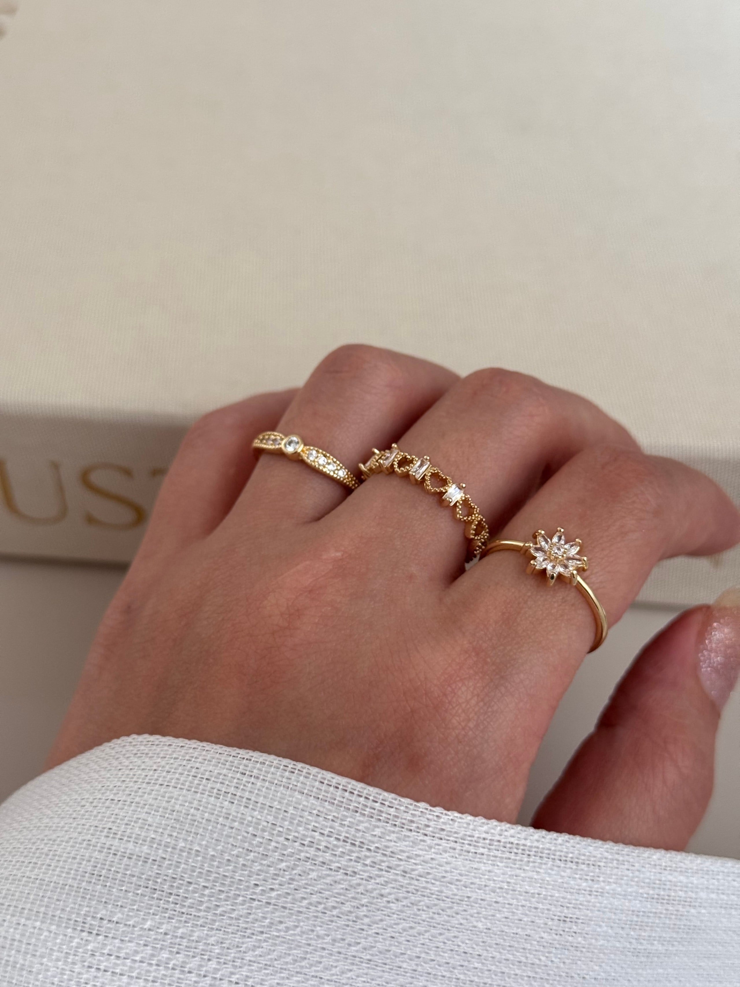 3’lü Ayarlanabilir Gold Taşlı Yüzük Seti – Kalp, Damla ve Çiçek Motifli