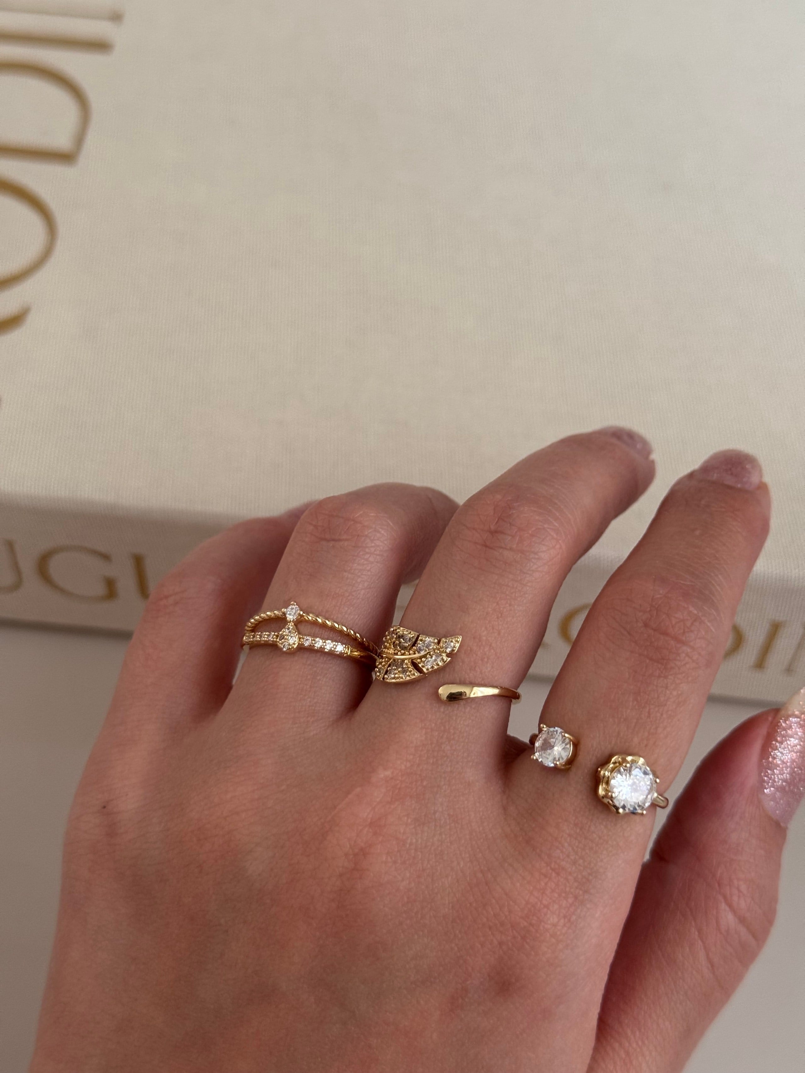 3’lü Ayarlanabilir Gold Yüzük Seti – Fiyonk ve Büyük Taş Detaylı