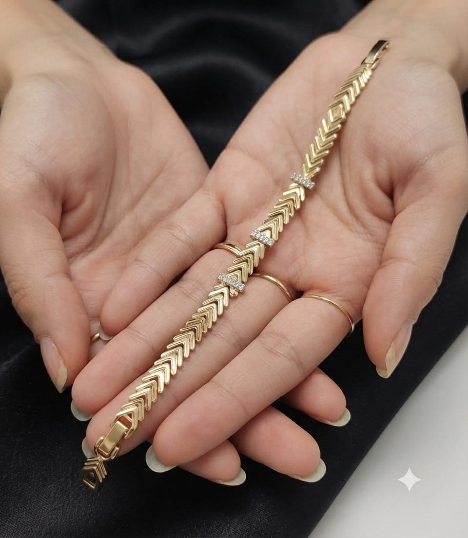 MADAME BELLA KALİTESİ,14 K ALTIN KAPLAMA,MODELİ VE İŞÇİLİGİ İLE ZARİF ,ŞIK.VE ESTETİK MODERN ÇELİK BİR BİLEKLİK XUPİNG
