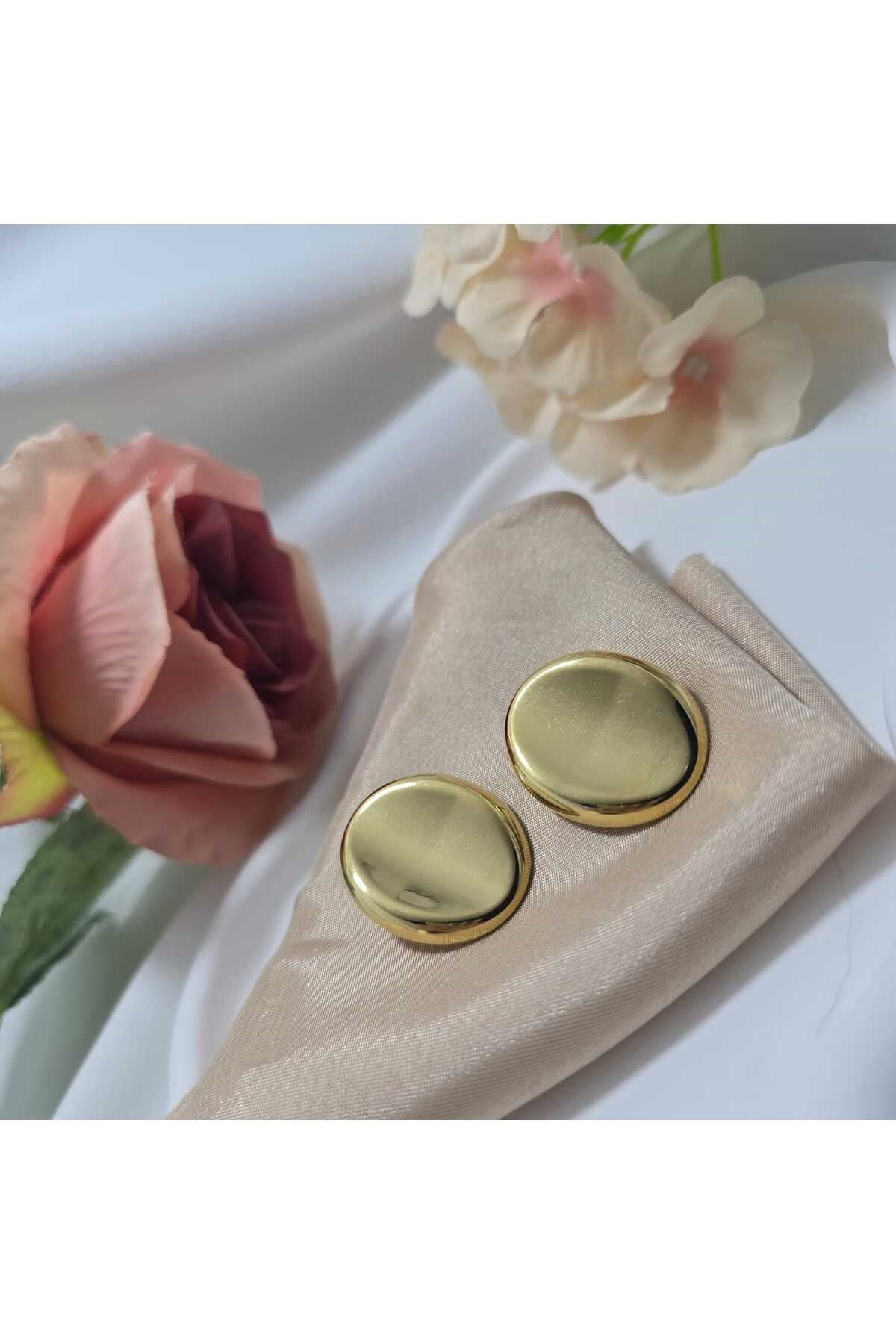 ŞEKLİ VE YAPISI İLE TAM BİR KLASİK OVAL PARLAK ÇELİK KÜPE