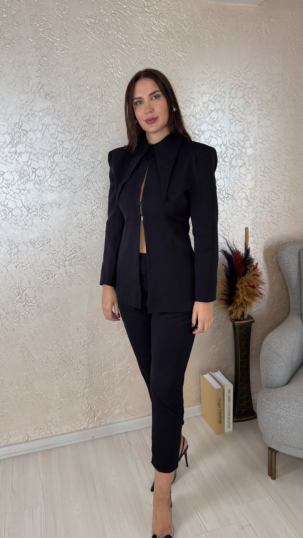 Sivri Yaka Belden Oturtmalı Ceket Pantolon Takım 