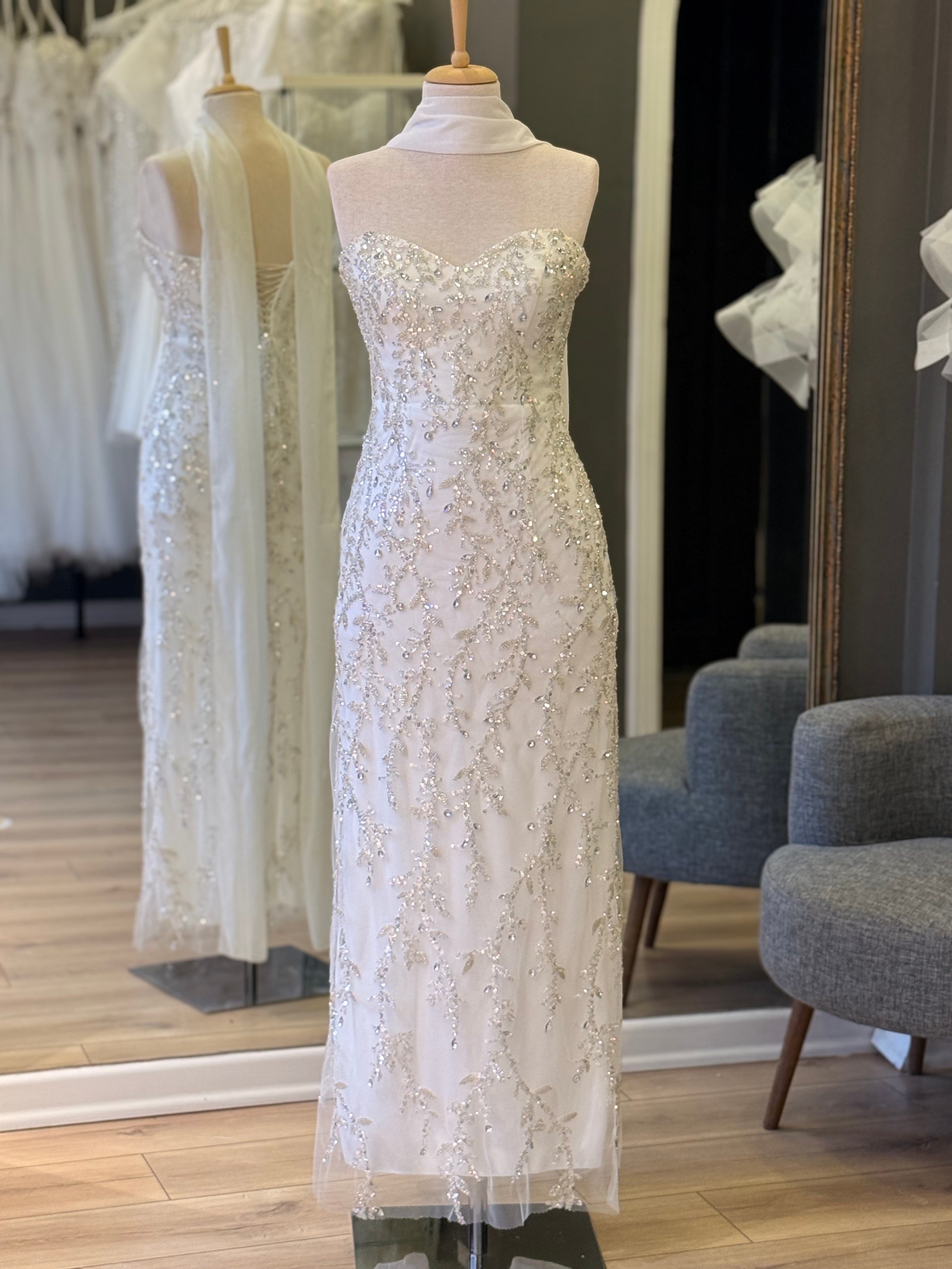 Lenta Wedding Beyaz Yapraklı Dantel Kaplama Kalp Yaka Şal Detaylı Uzun Kalem Nişan ve Gece Elbisesi